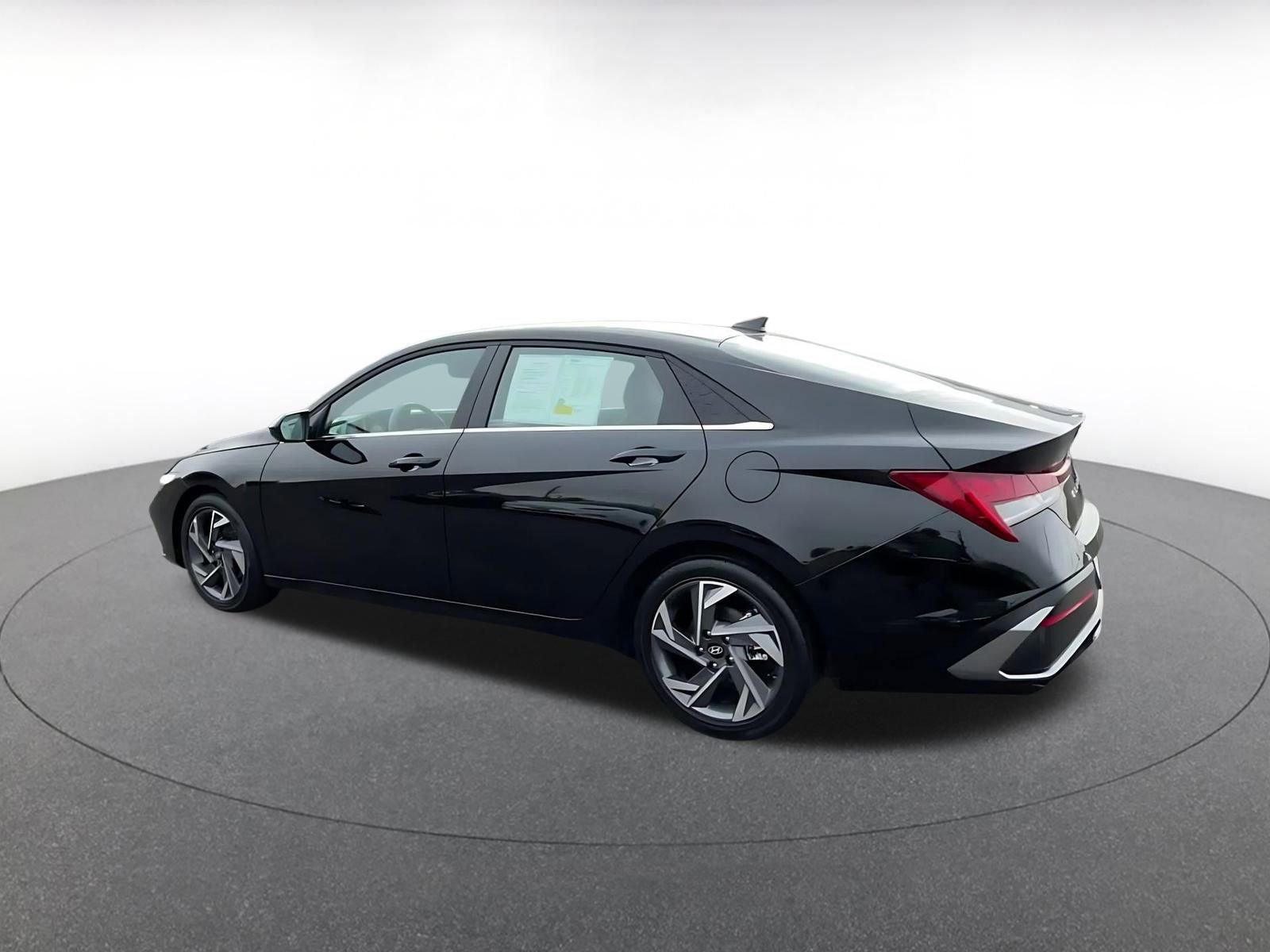 Thumbnail: 2025 Hyundai Elantra - 10