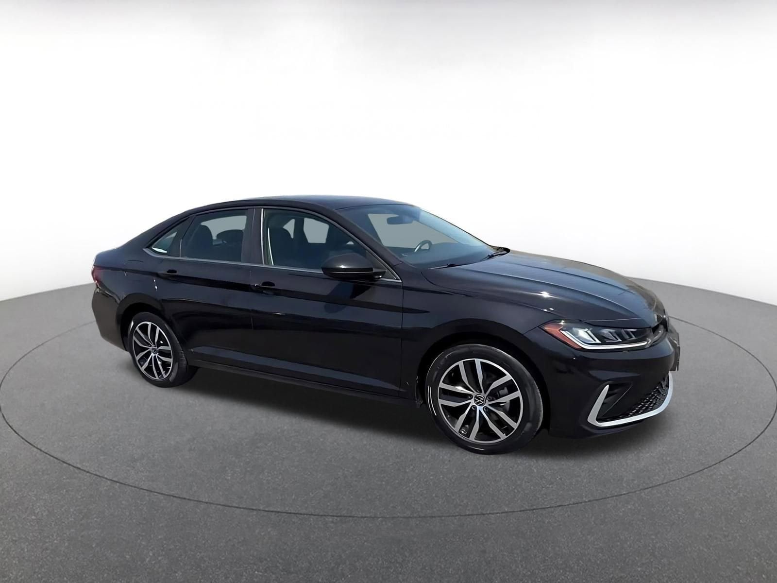 Thumbnail: 2025 Volkswagen Jetta - 2