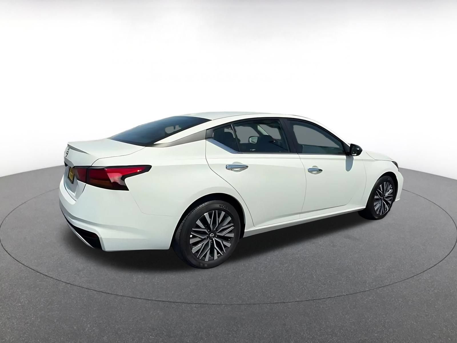 Thumbnail: 2025 Nissan Altima - 11