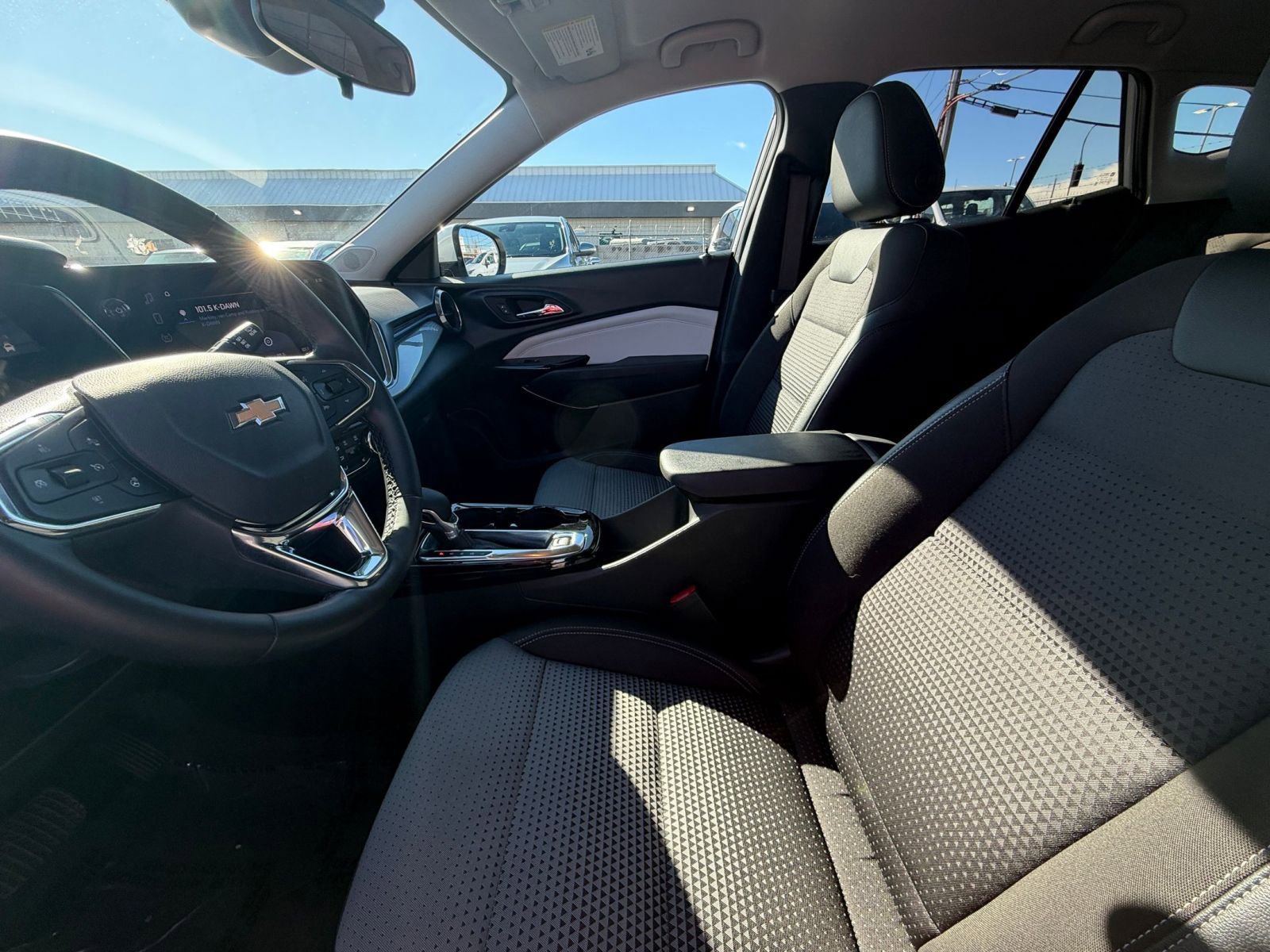 Thumbnail: 2025 Chevrolet Trax - 25