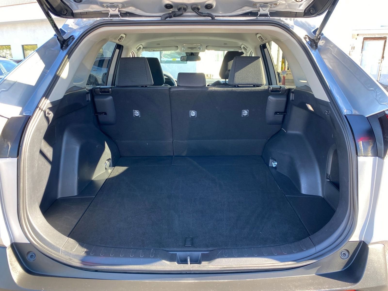 Thumbnail: 2025 Toyota RAV4 - 31