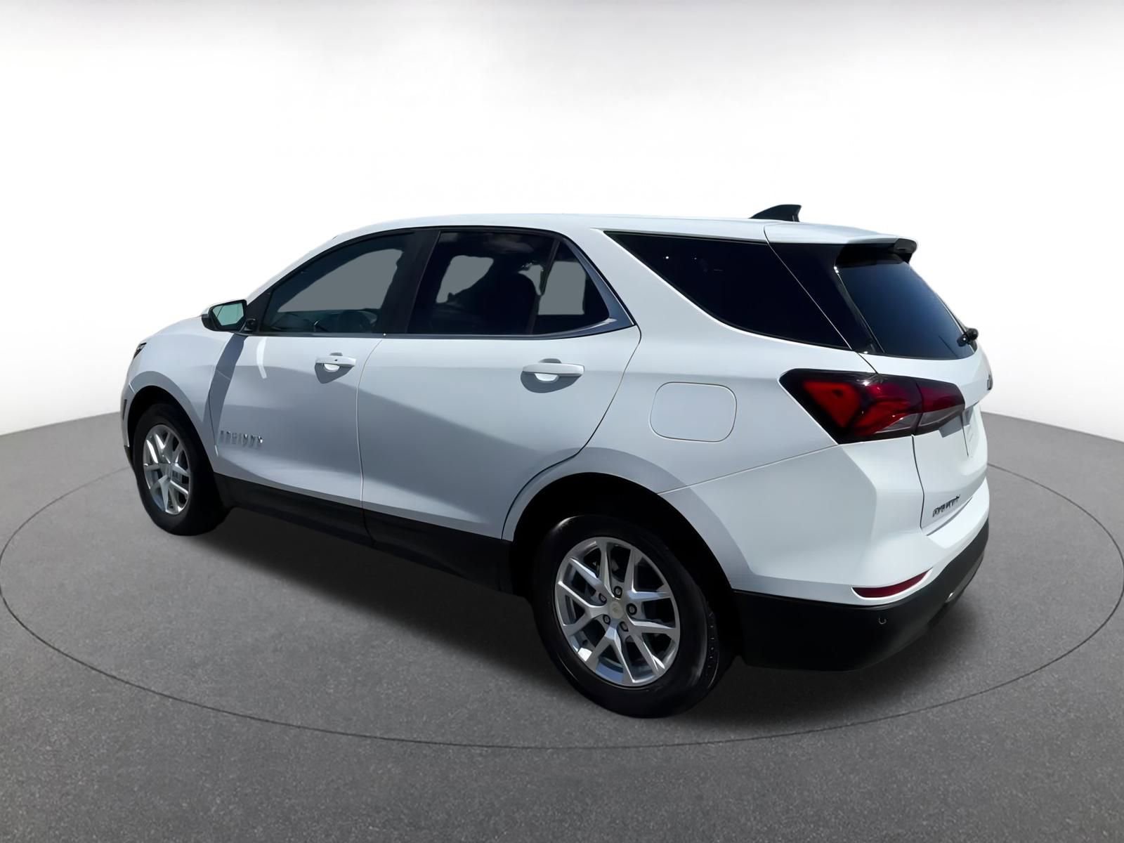 Thumbnail: 2022 Chevrolet Equinox - 10