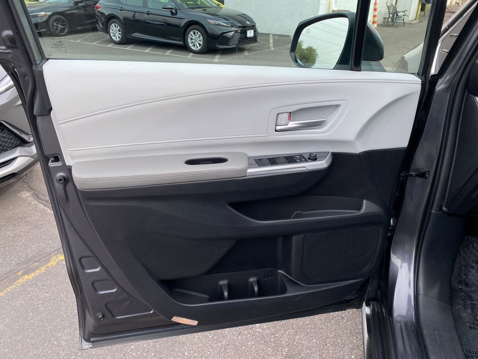 Thumbnail: 2025 Toyota Sienna - 18