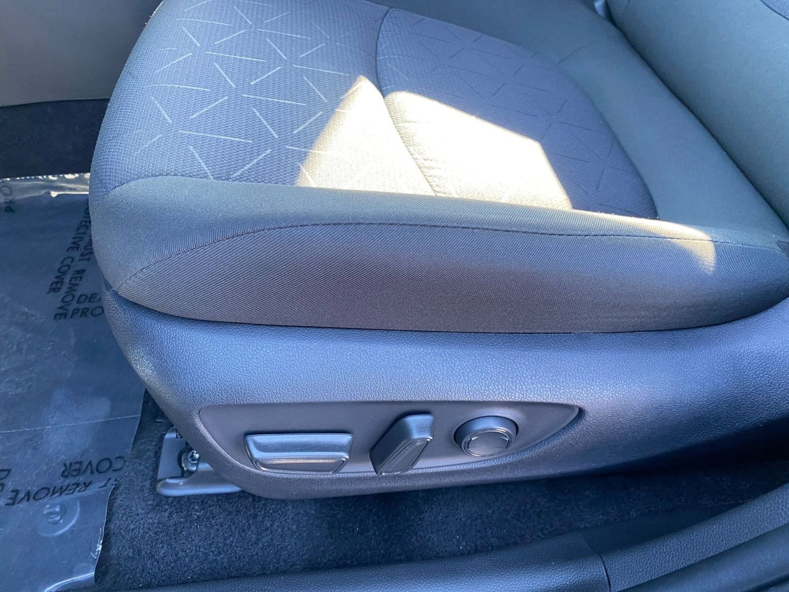 Thumbnail: 2025 Toyota RAV4 - 23