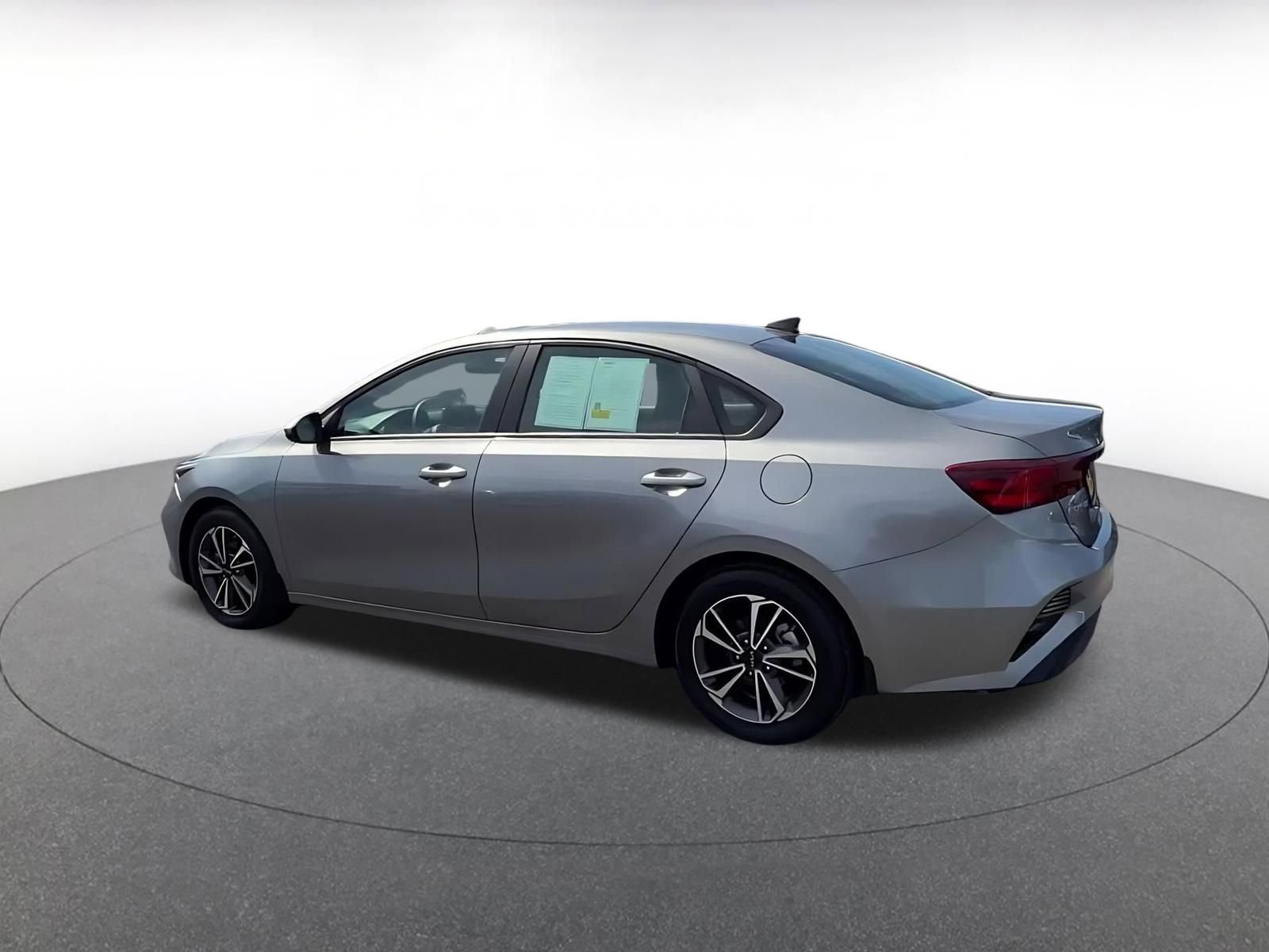 Thumbnail: 2023 Kia Forte - 10