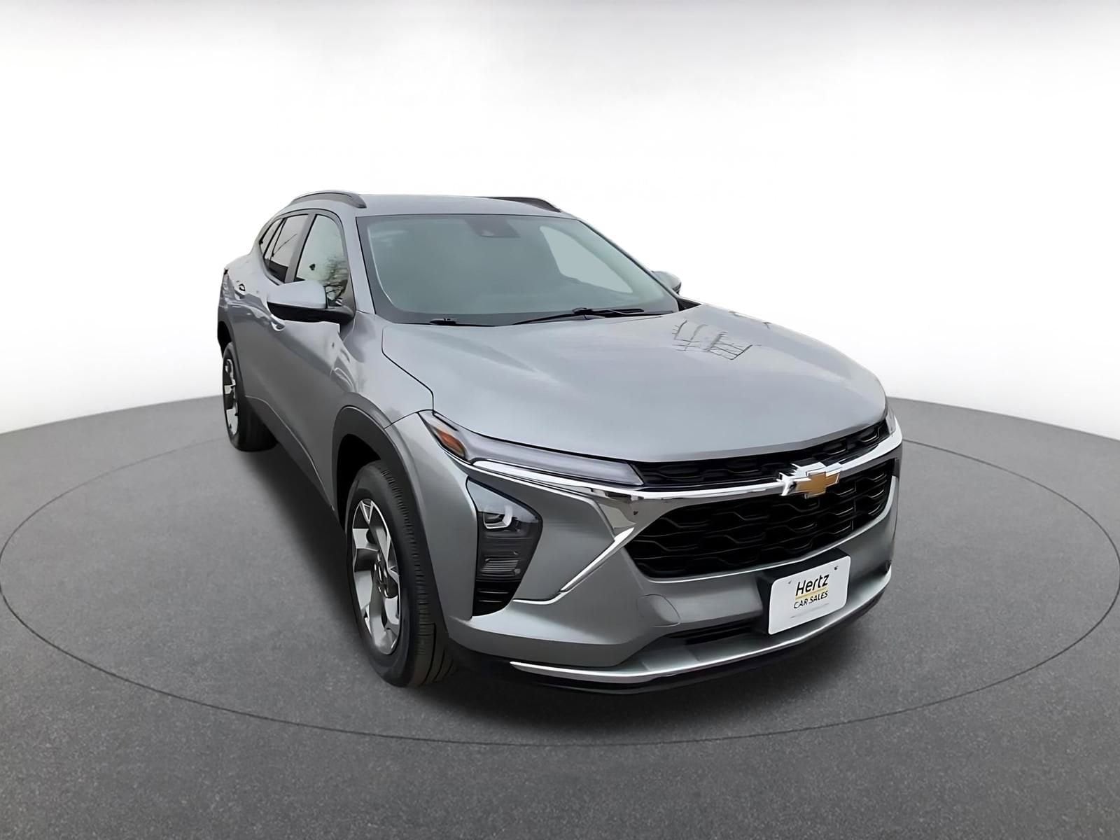 Thumbnail: 2025 Chevrolet Trax - 3