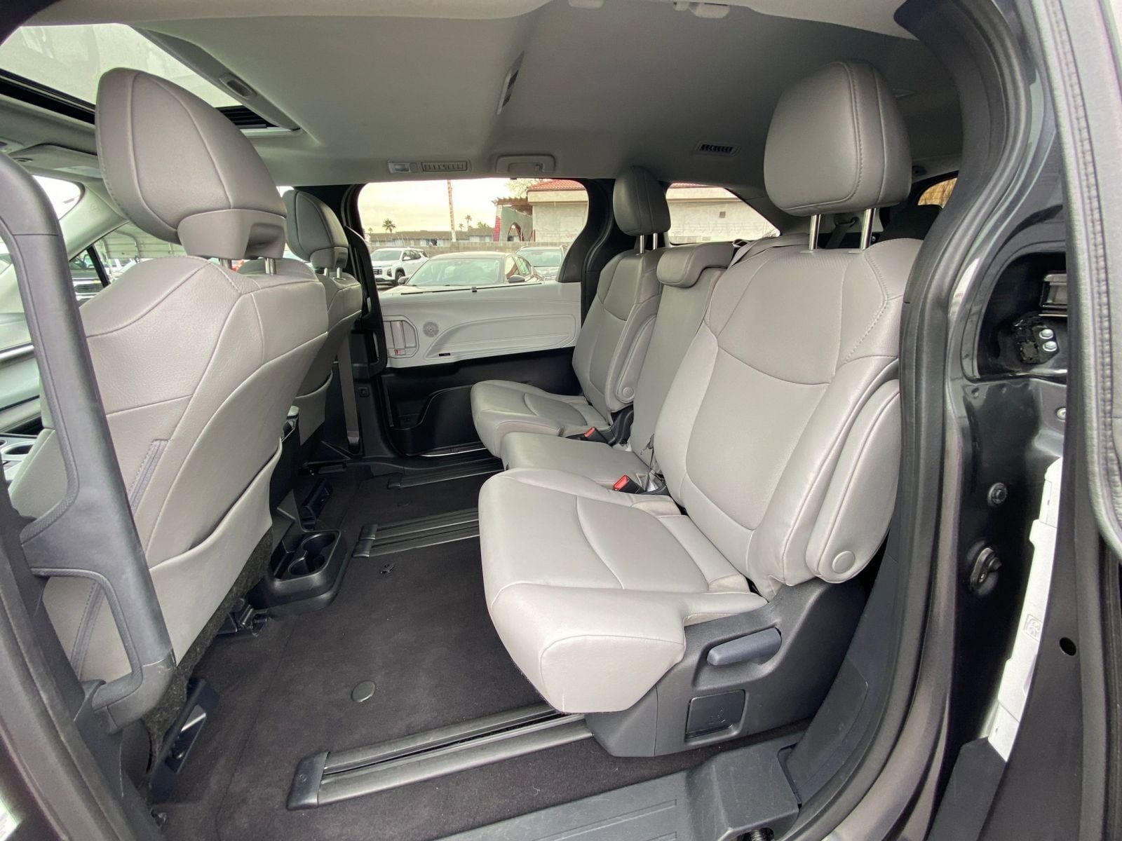 Thumbnail: 2025 Toyota Sienna - 29