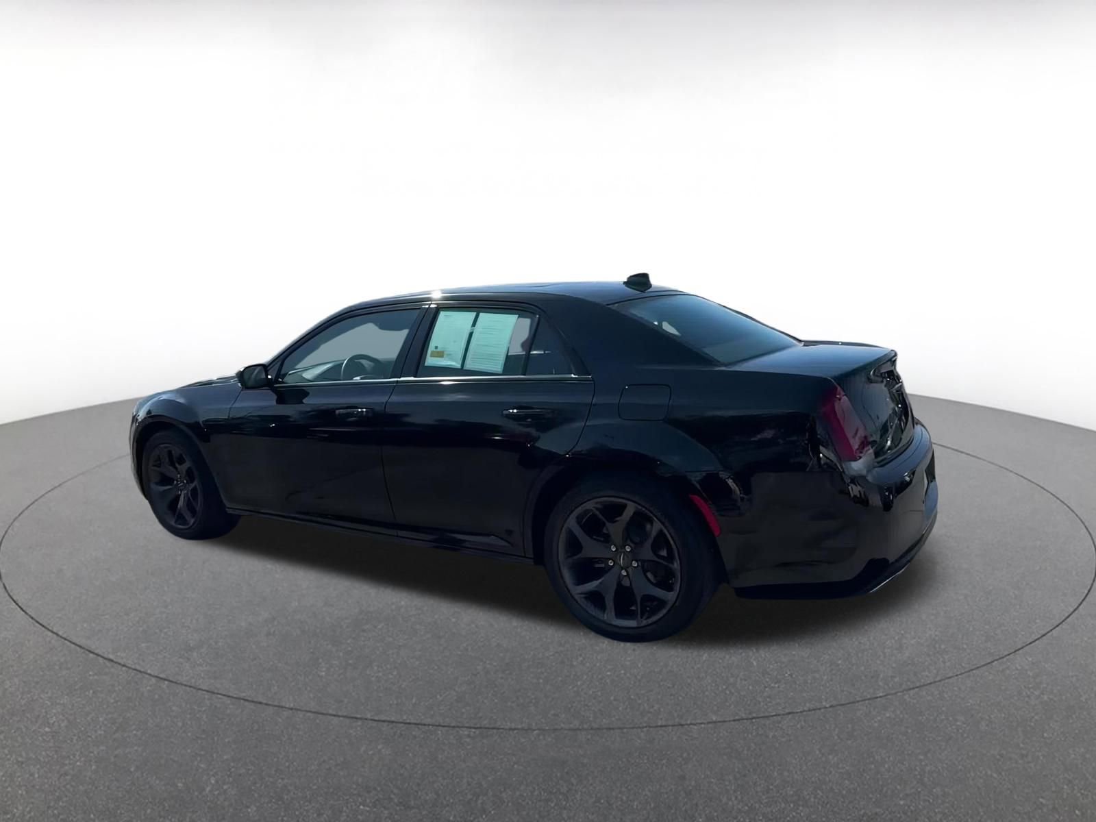 Thumbnail: 2022 Chrysler 300 - 10