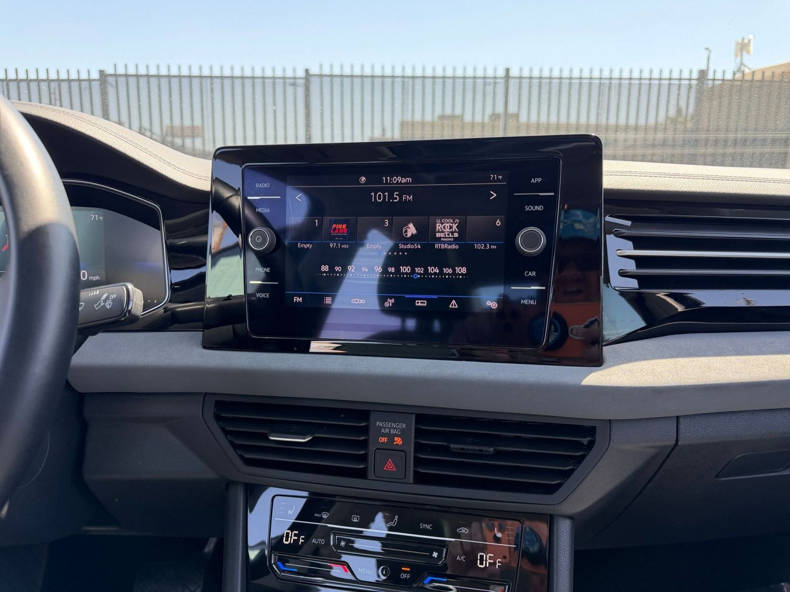 Thumbnail: 2025 Volkswagen Jetta - 17