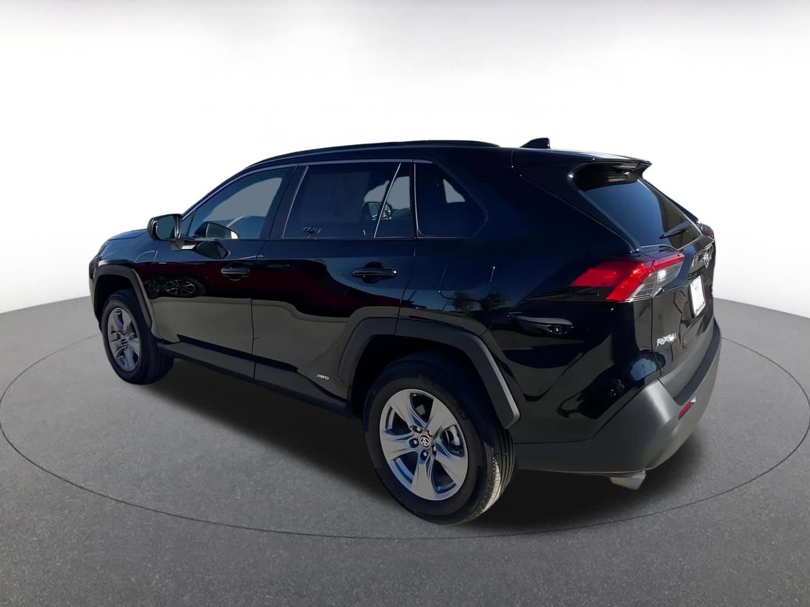 Thumbnail: 2025 Toyota RAV4 - 10