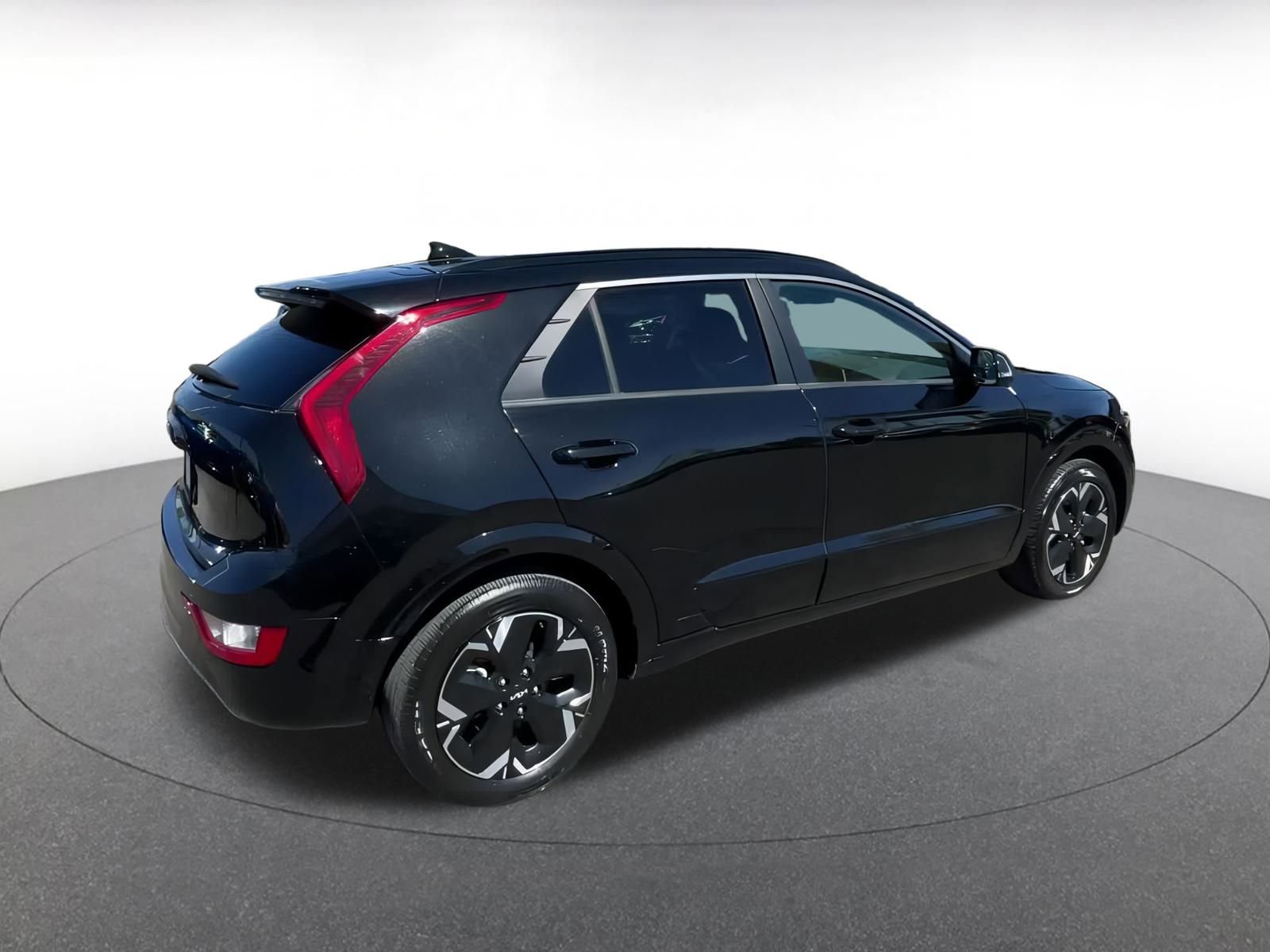 Thumbnail: 2023 Kia Niro - 15