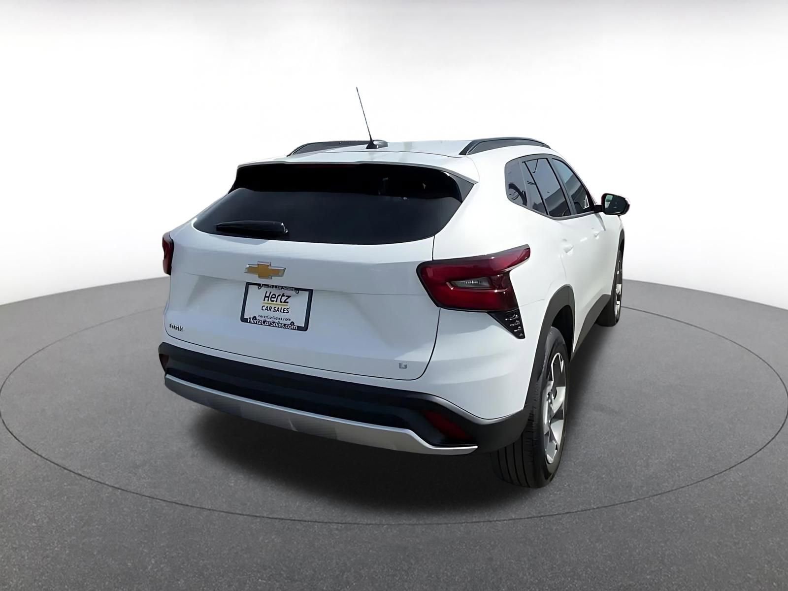 Thumbnail: 2025 Chevrolet Trax - 14