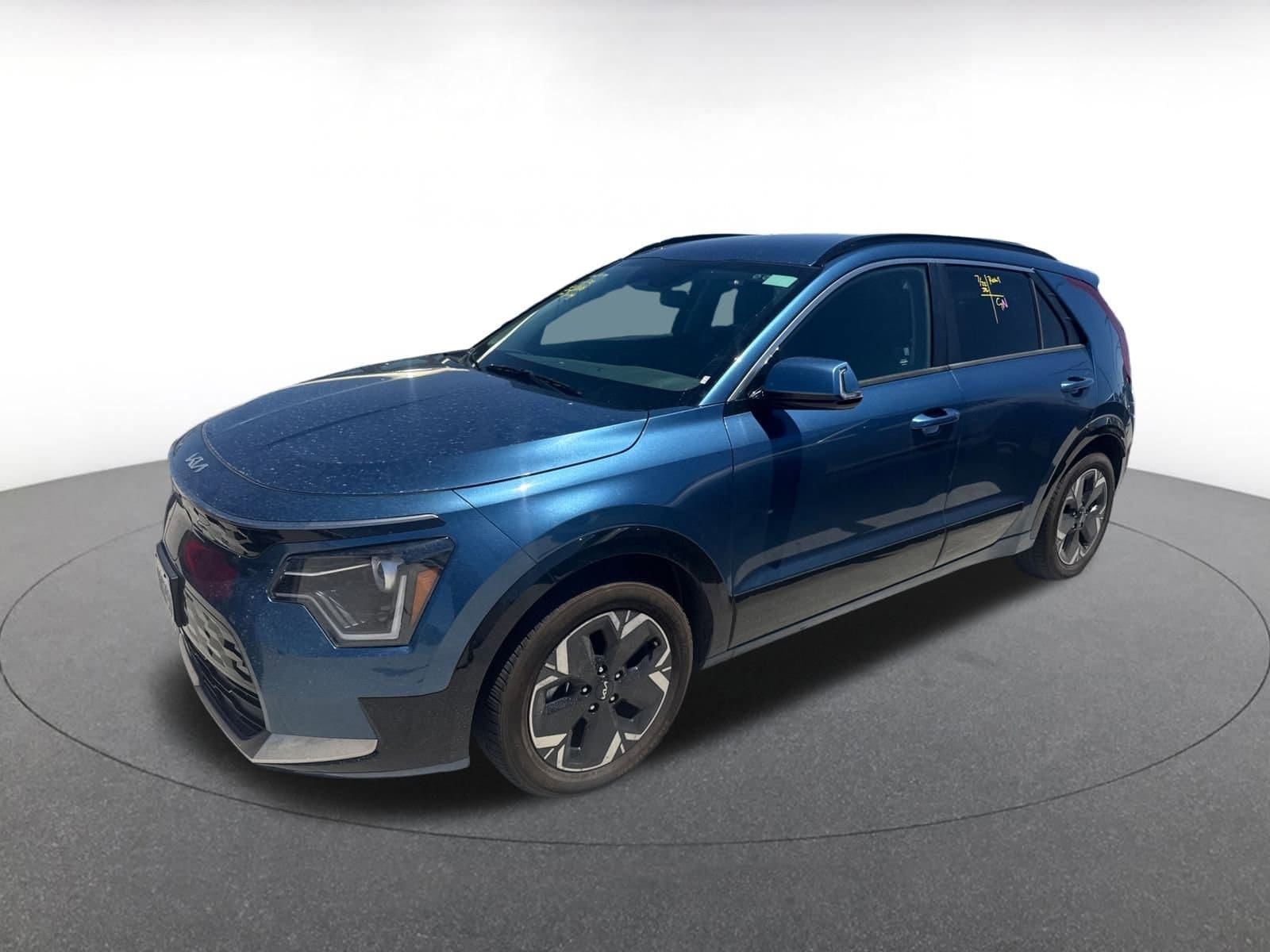 Thumbnail: 2023 Kia Niro - 3