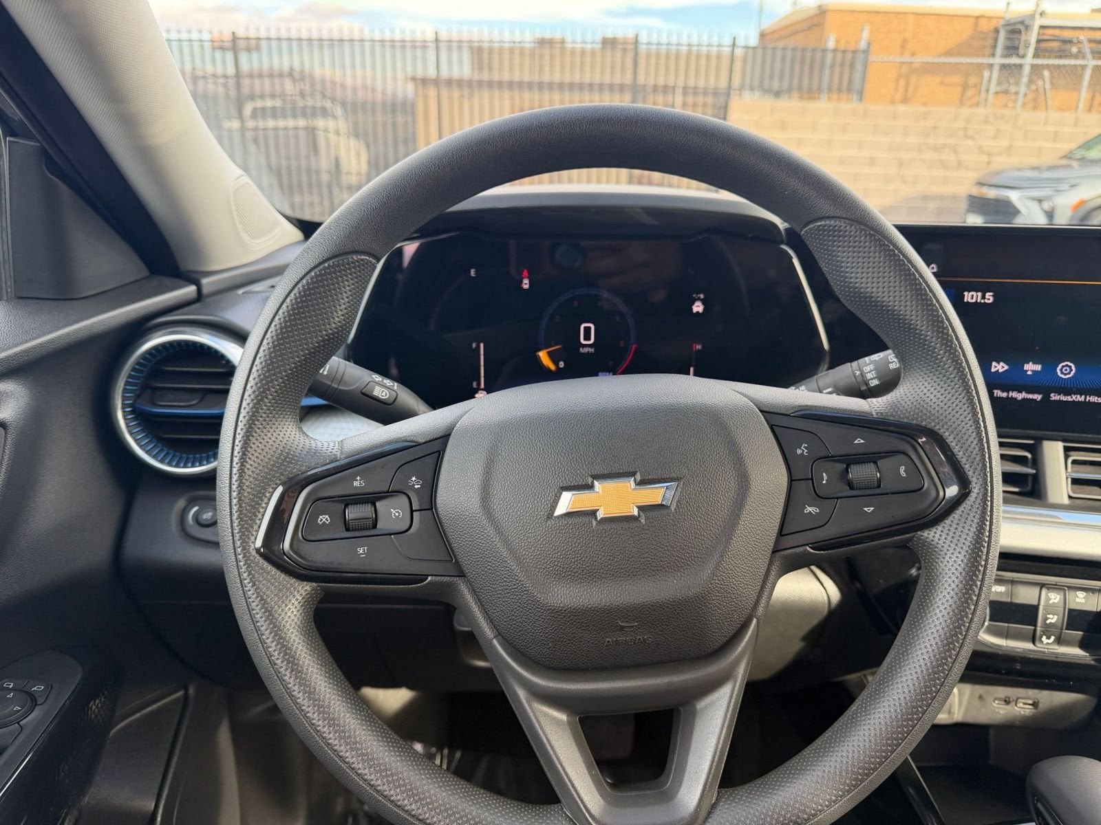 Thumbnail: 2025 Chevrolet Trax - 32