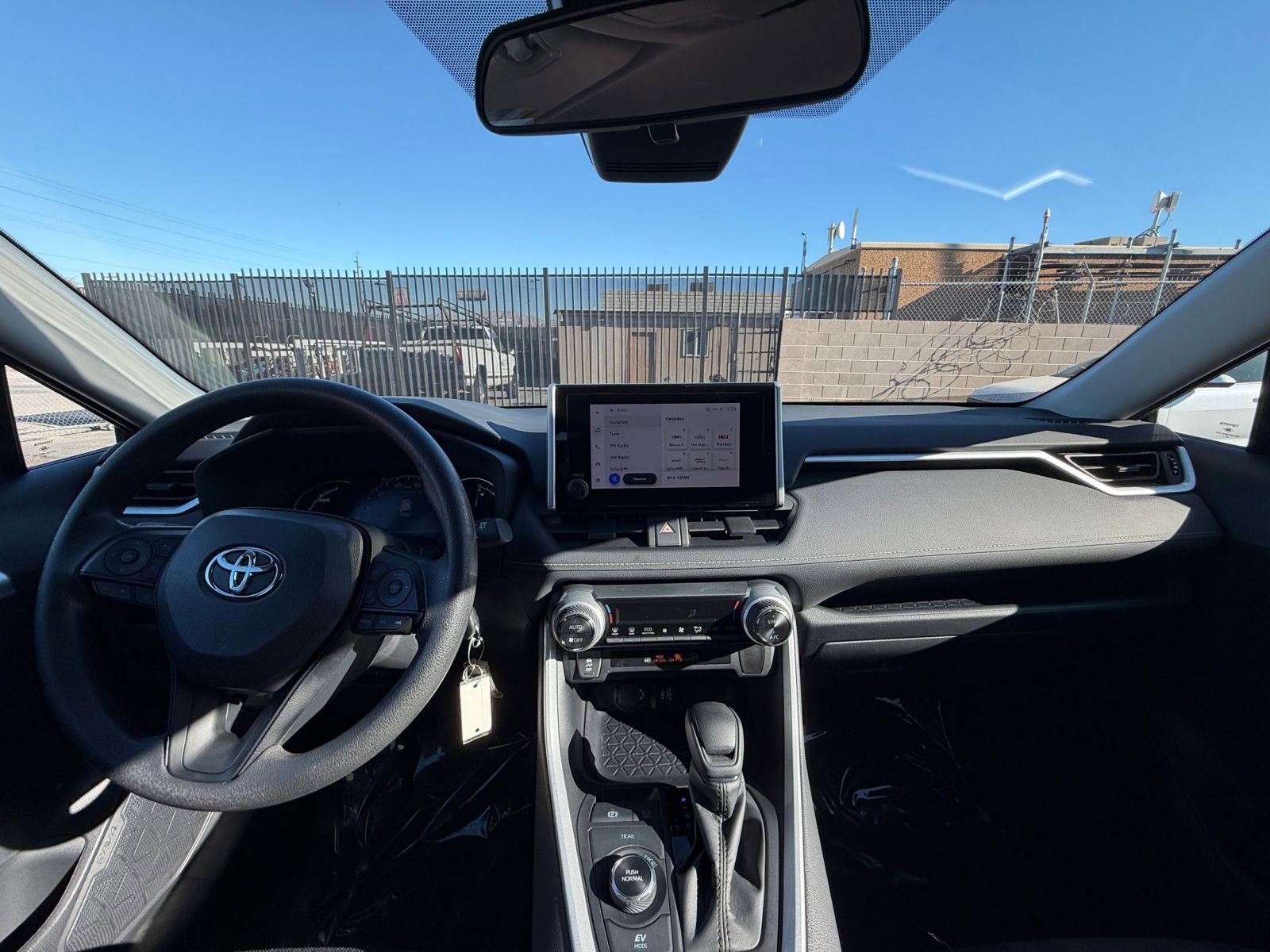 Thumbnail: 2025 Toyota RAV4 - 33