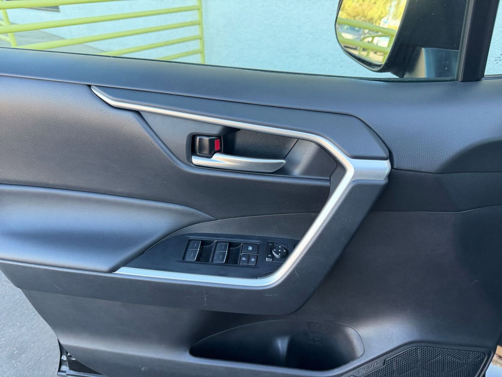 Thumbnail: 2025 Toyota RAV4 - 20