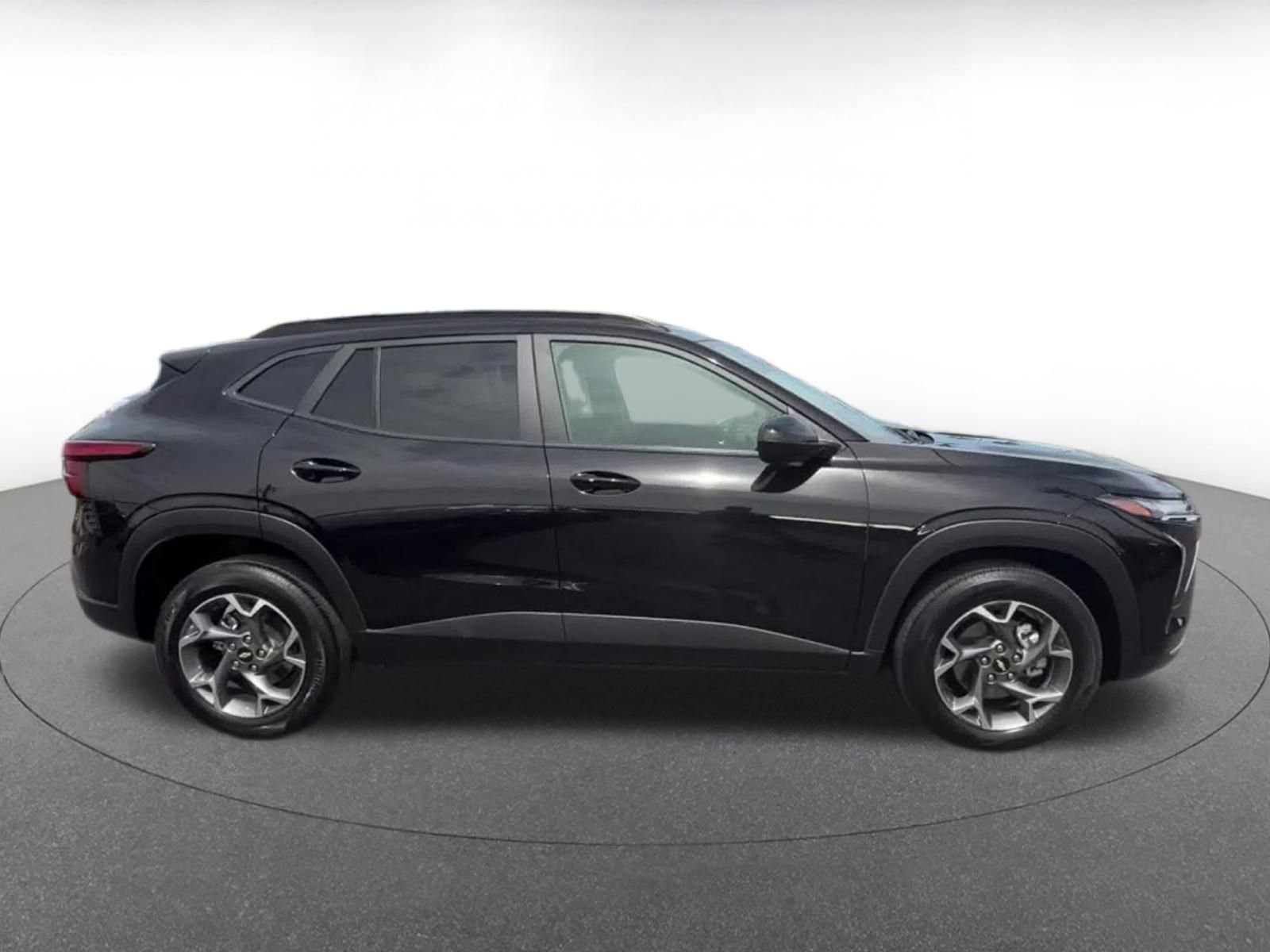 Thumbnail: 2025 Chevrolet Trax - 16