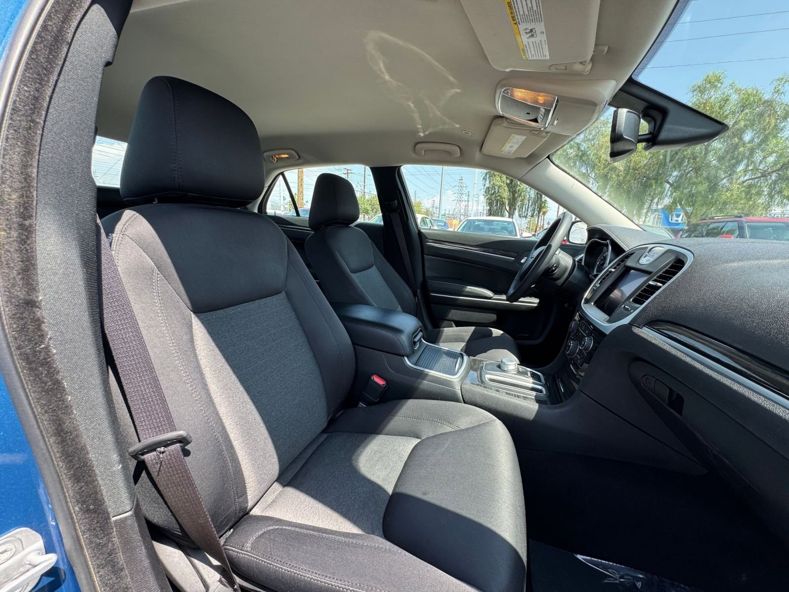 2022 Chrysler 300 Touring 30