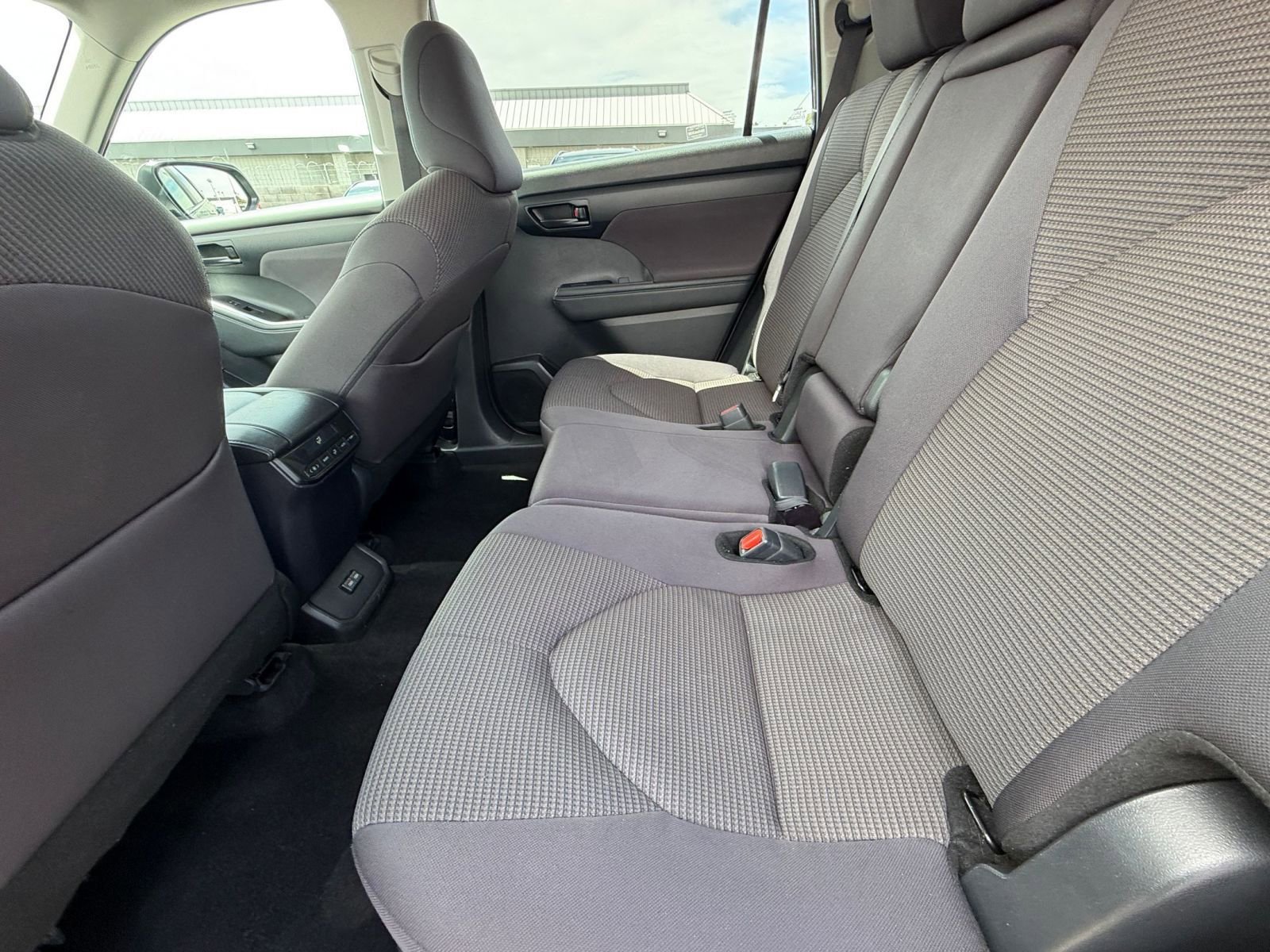 Thumbnail: 2025 Toyota Highlander - 25