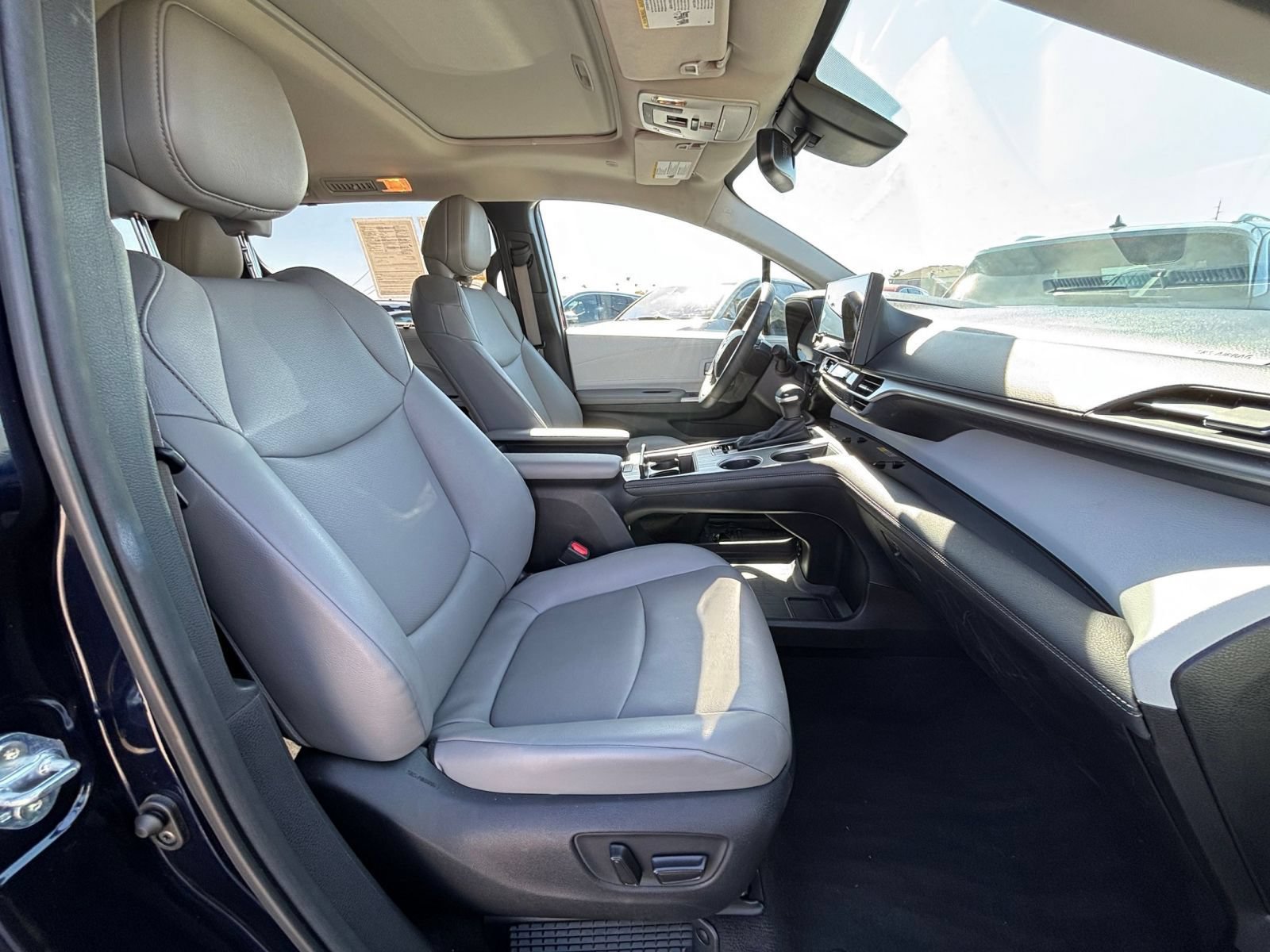 Thumbnail: 2025 Toyota Sienna - 27