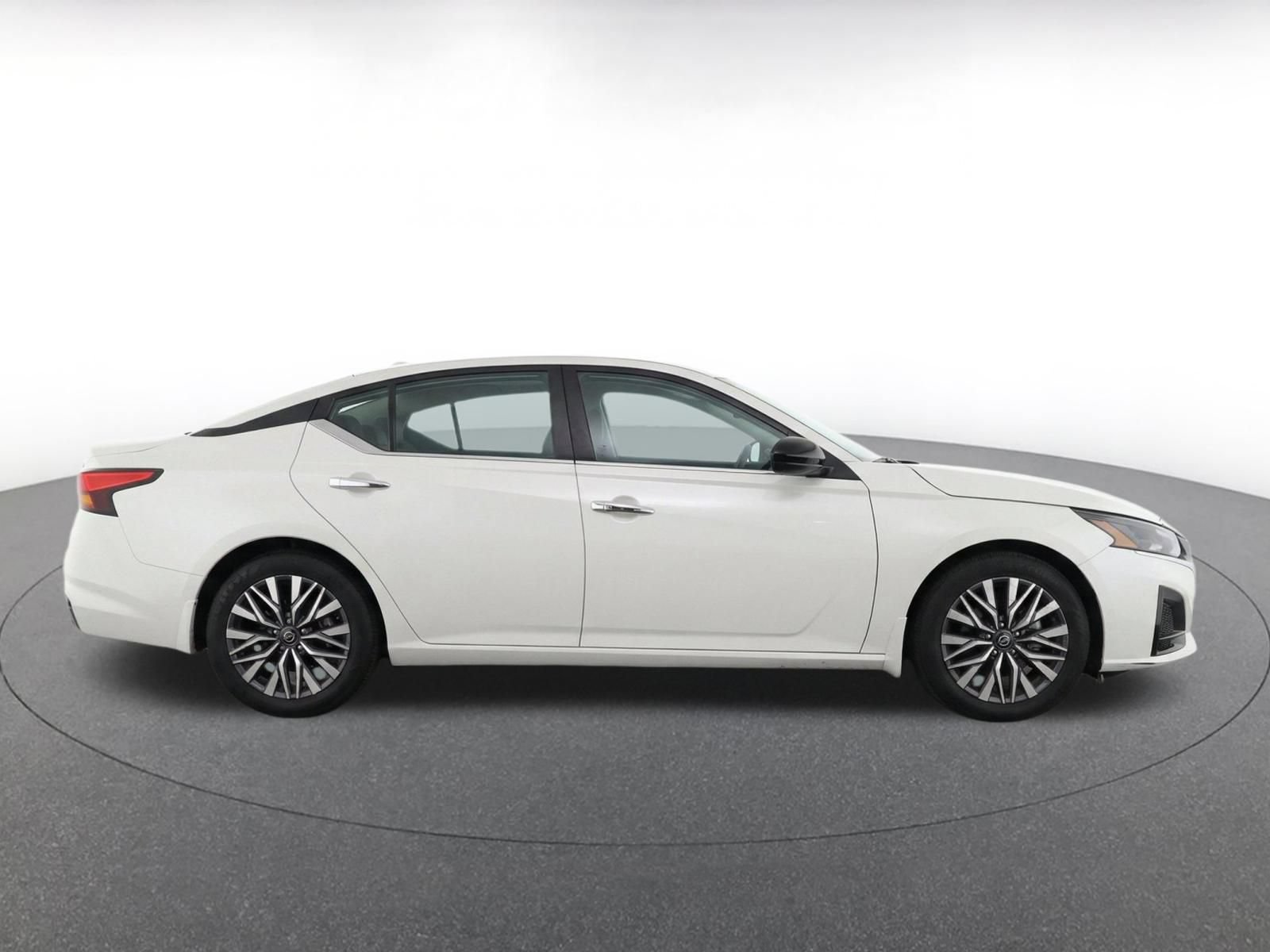 Thumbnail: 2025 Nissan Altima - 10