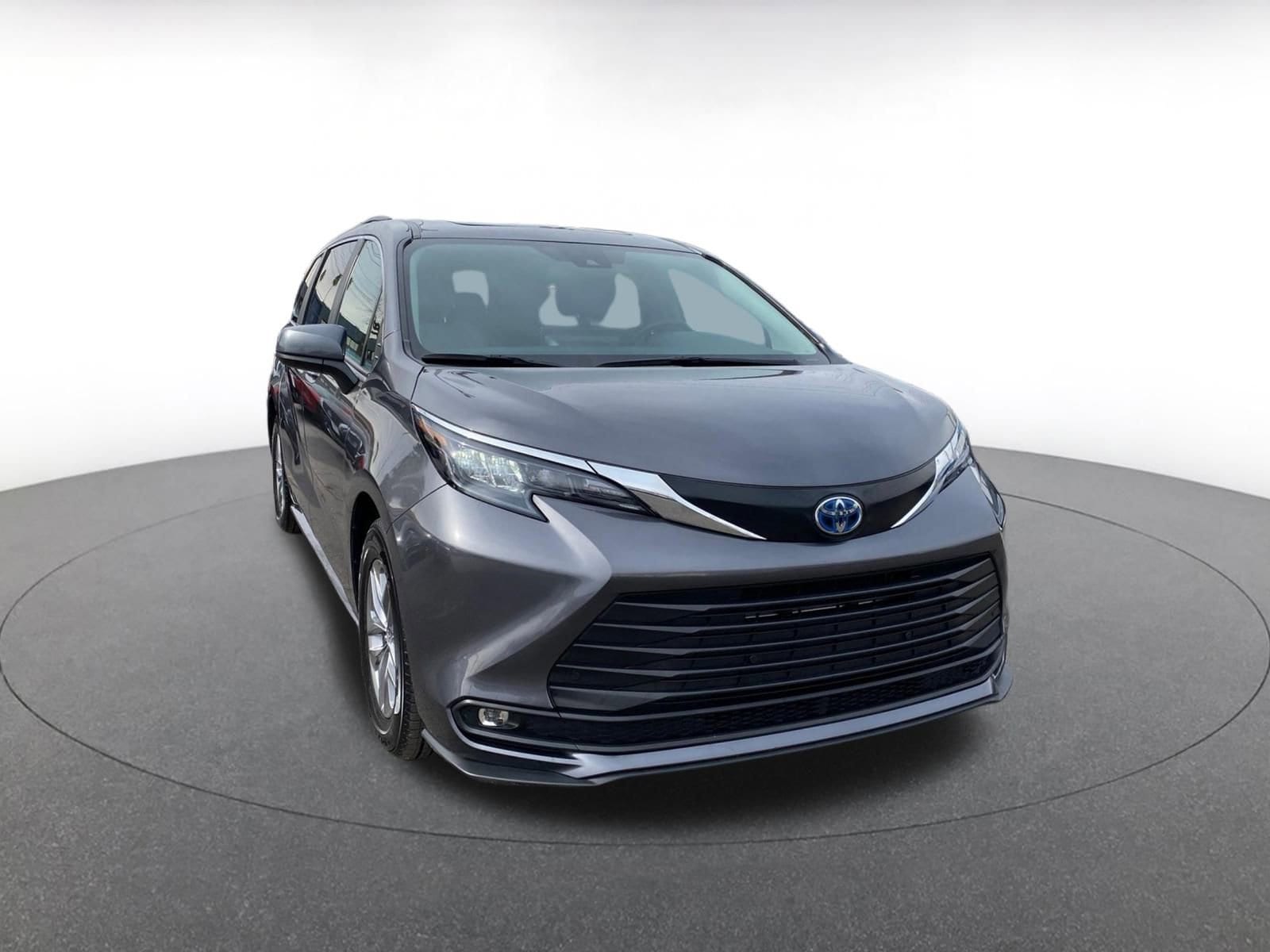 Thumbnail: 2025 Toyota Sienna - 1