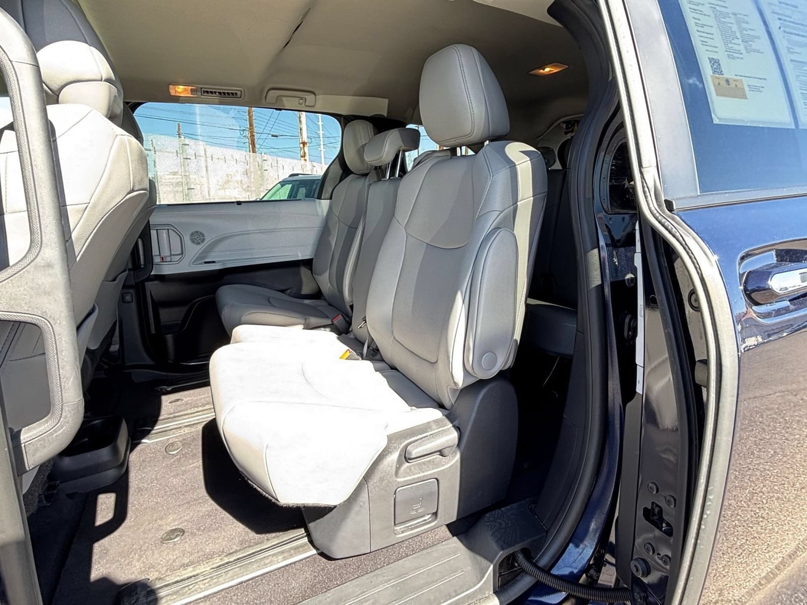 Thumbnail: 2025 Toyota Sienna - 26