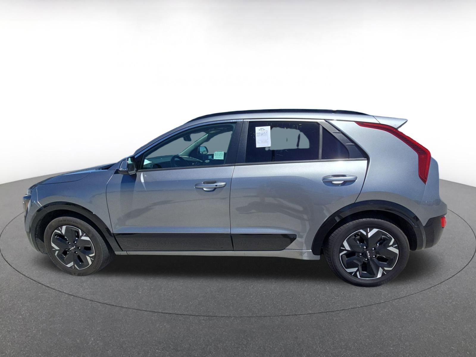 Thumbnail: 2023 Kia Niro - 5