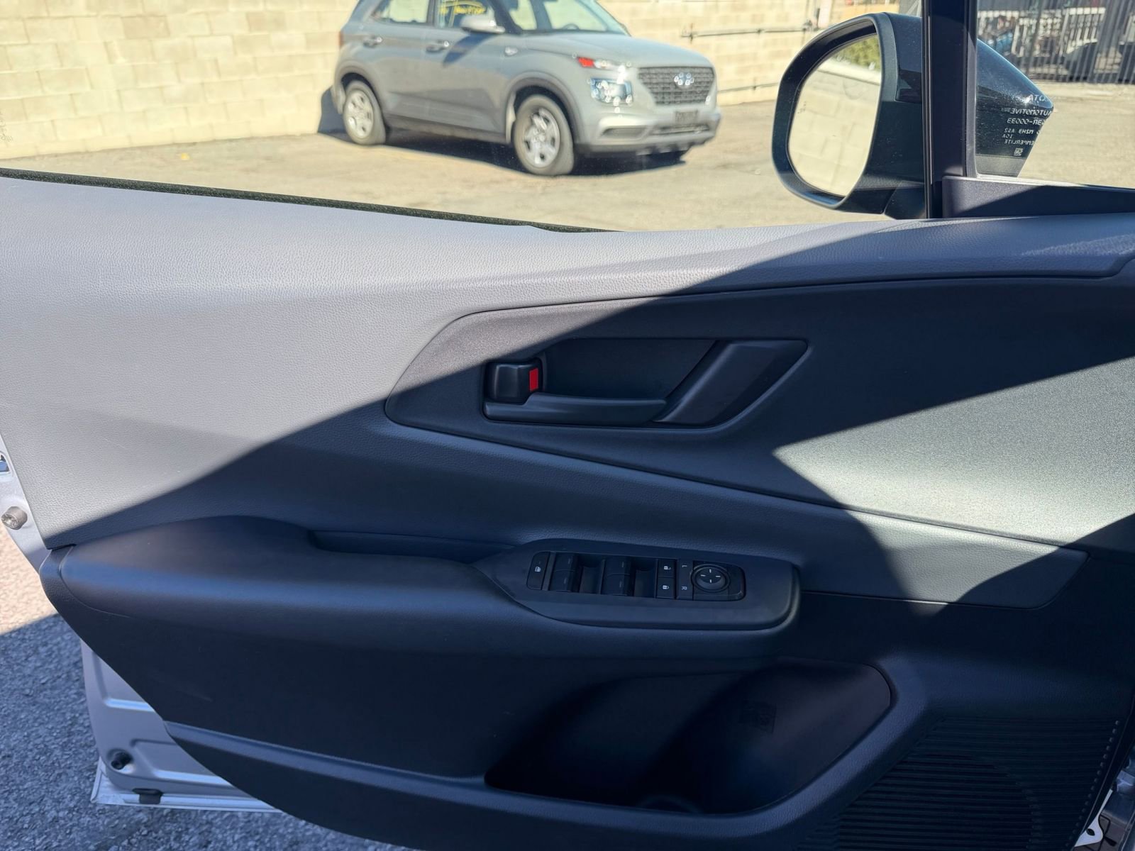 Thumbnail: 2025 Toyota Prius - 20