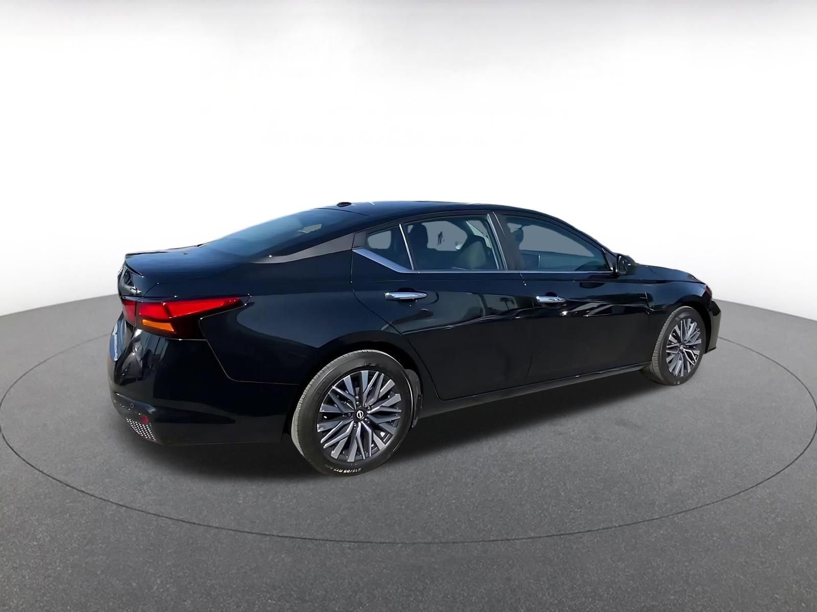 Thumbnail: 2025 Nissan Altima - 15