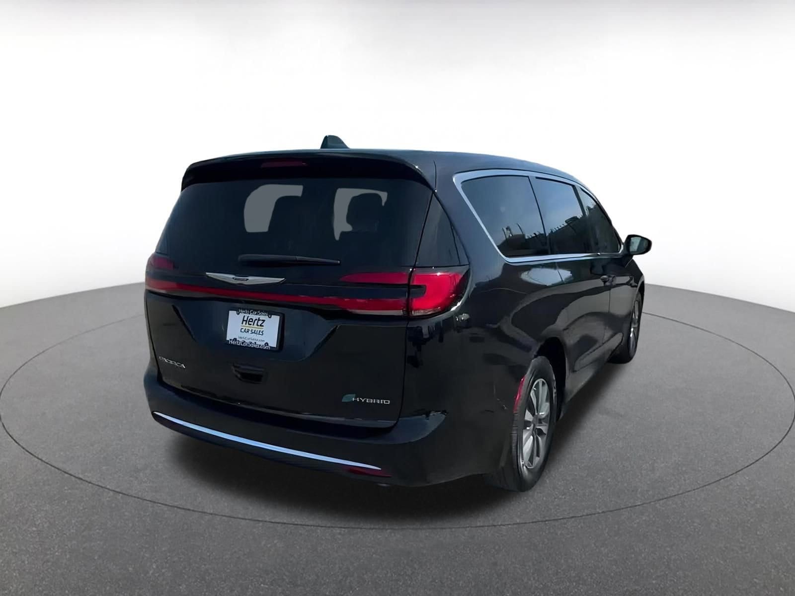 Thumbnail: 2023 Chrysler Pacifica - 13