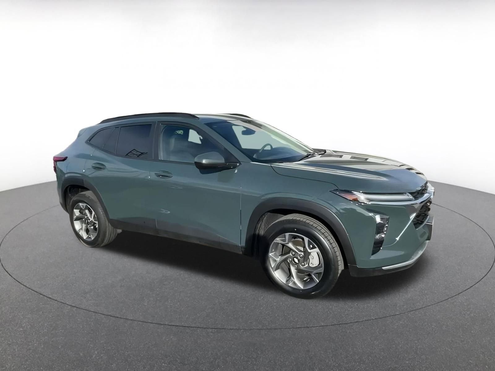 Thumbnail: 2025 Chevrolet Trax - 2