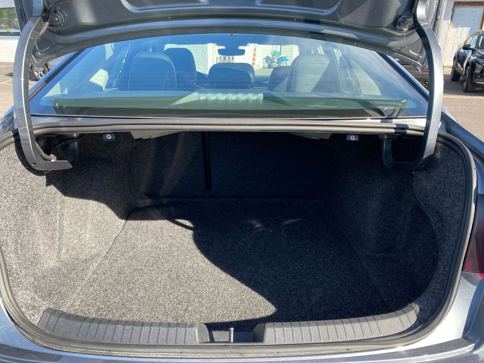 Thumbnail: 2025 Volkswagen Jetta - 32