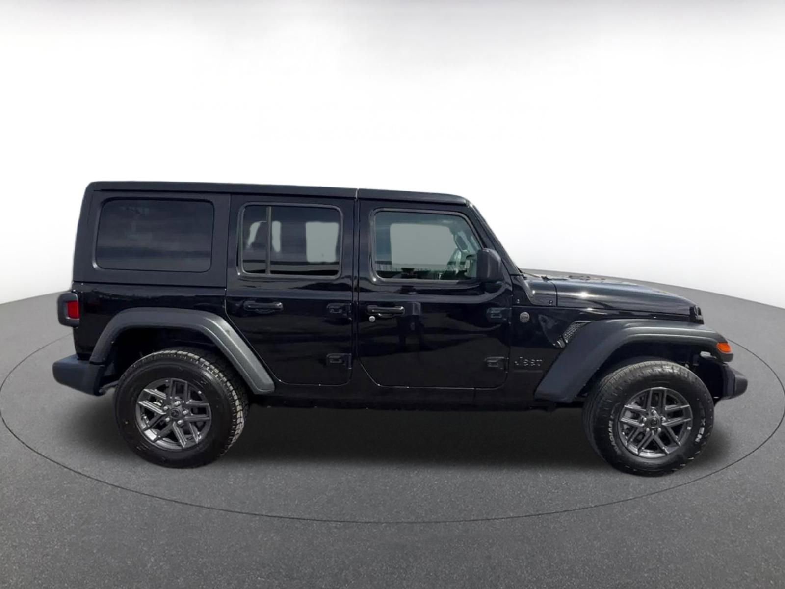 Thumbnail: 2025 Jeep Wrangler - 15