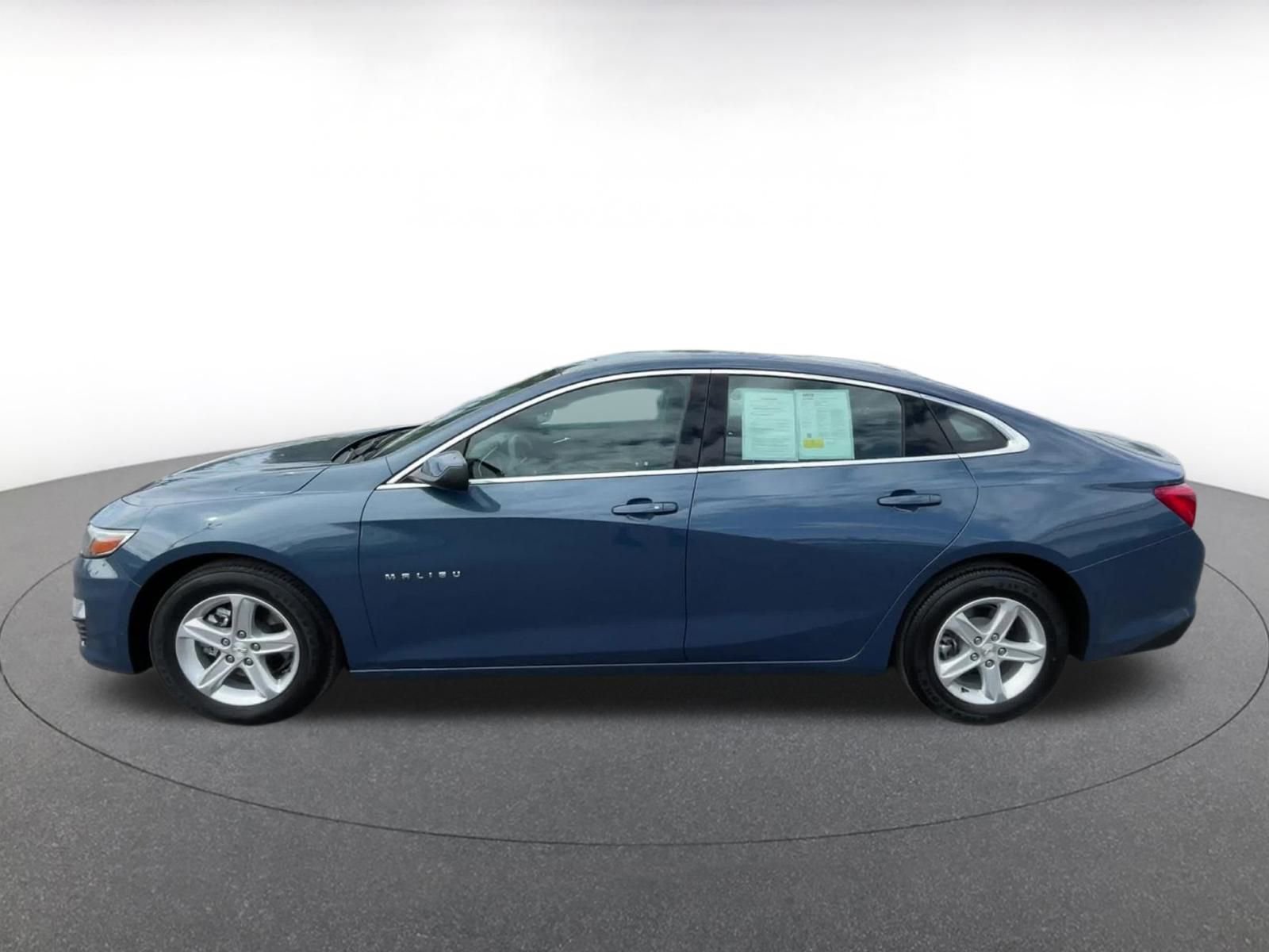 Thumbnail: 2024 Chevrolet Malibu - 8