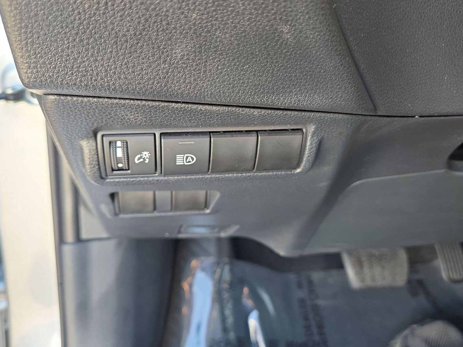 Thumbnail: 2025 Toyota Corolla Cross - 31