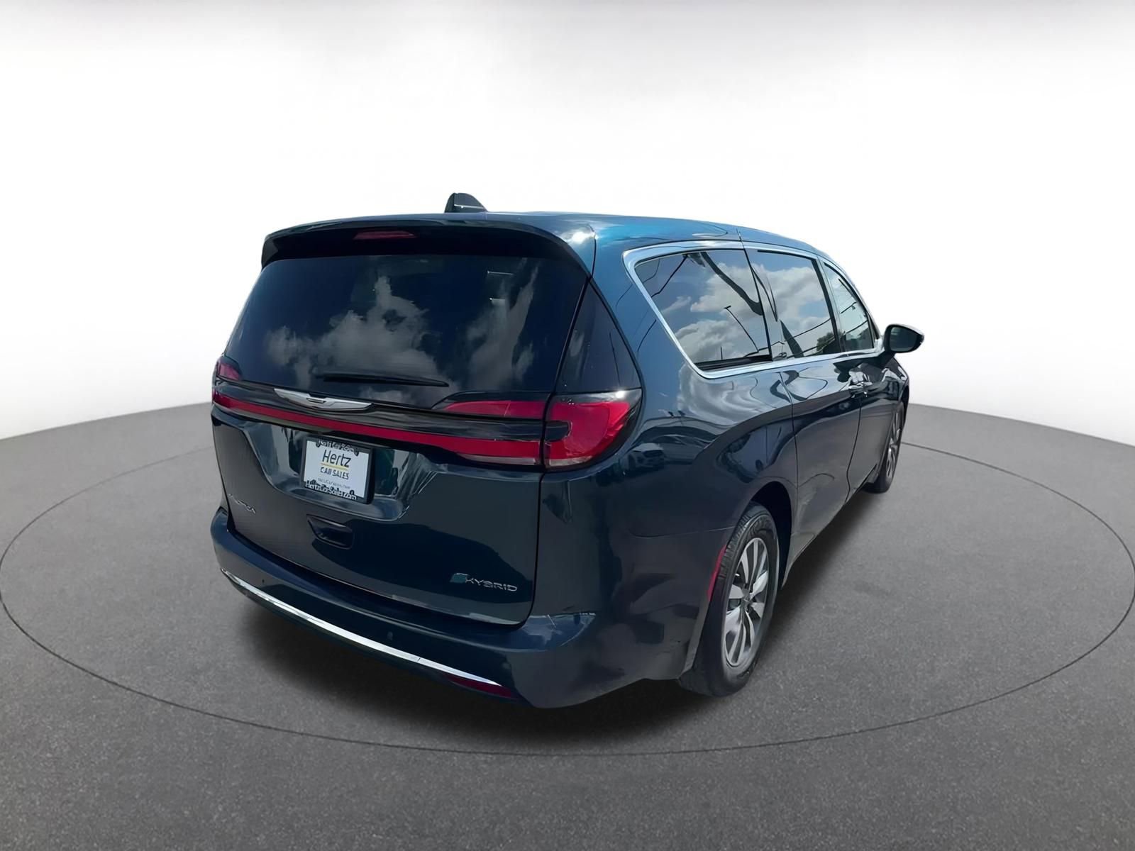 Thumbnail: 2023 Chrysler Pacifica - 12