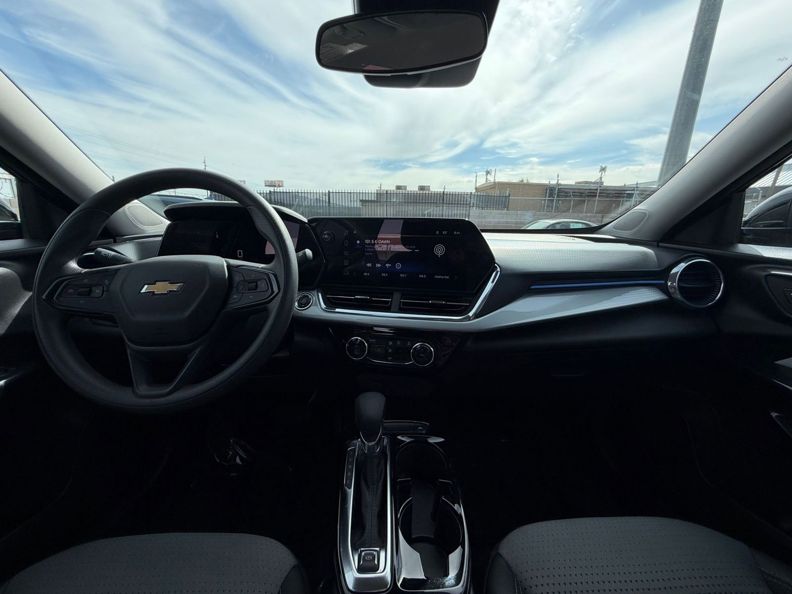 Thumbnail: 2025 Chevrolet Trax - 32