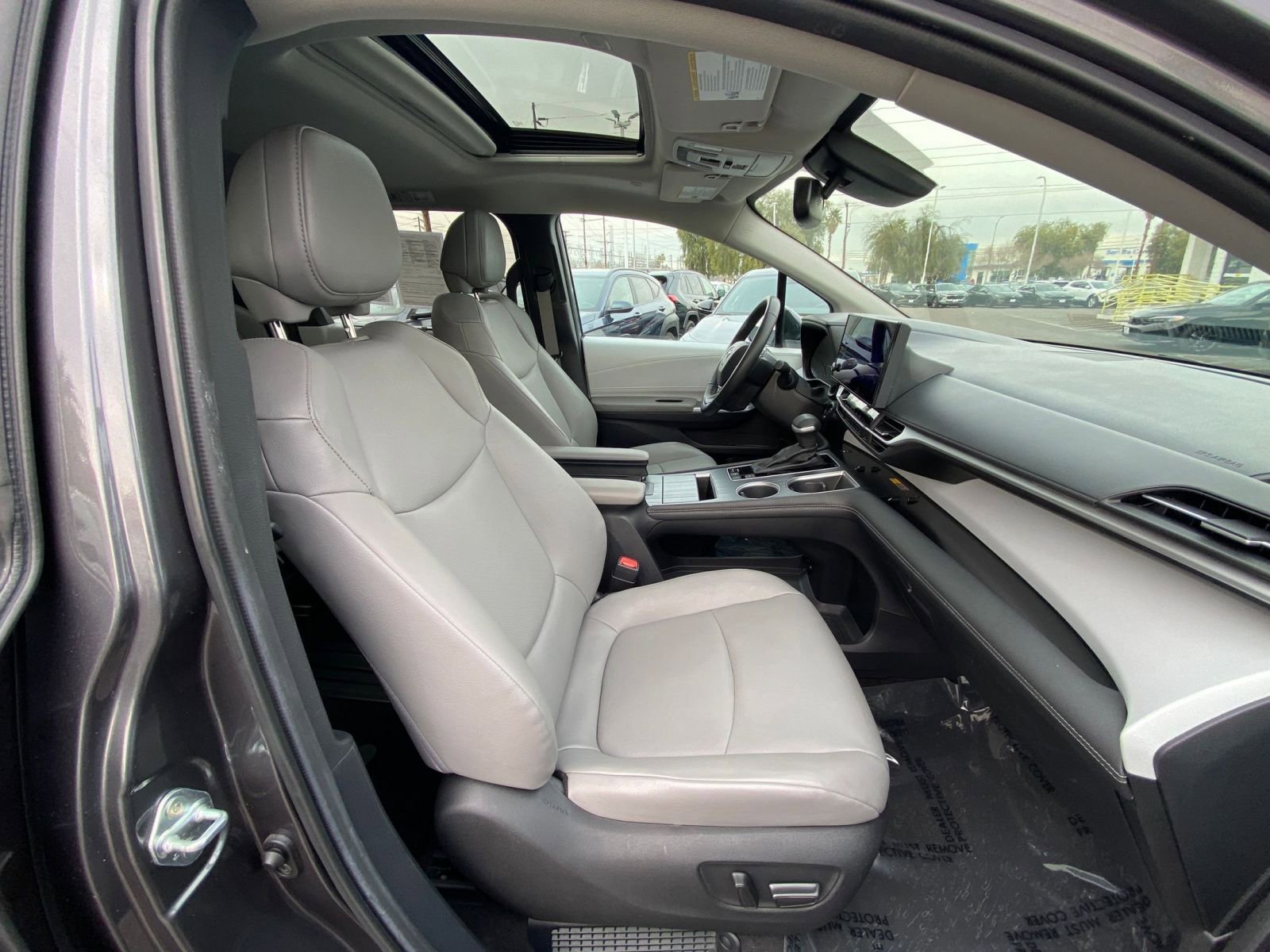 Thumbnail: 2025 Toyota Sienna - 30