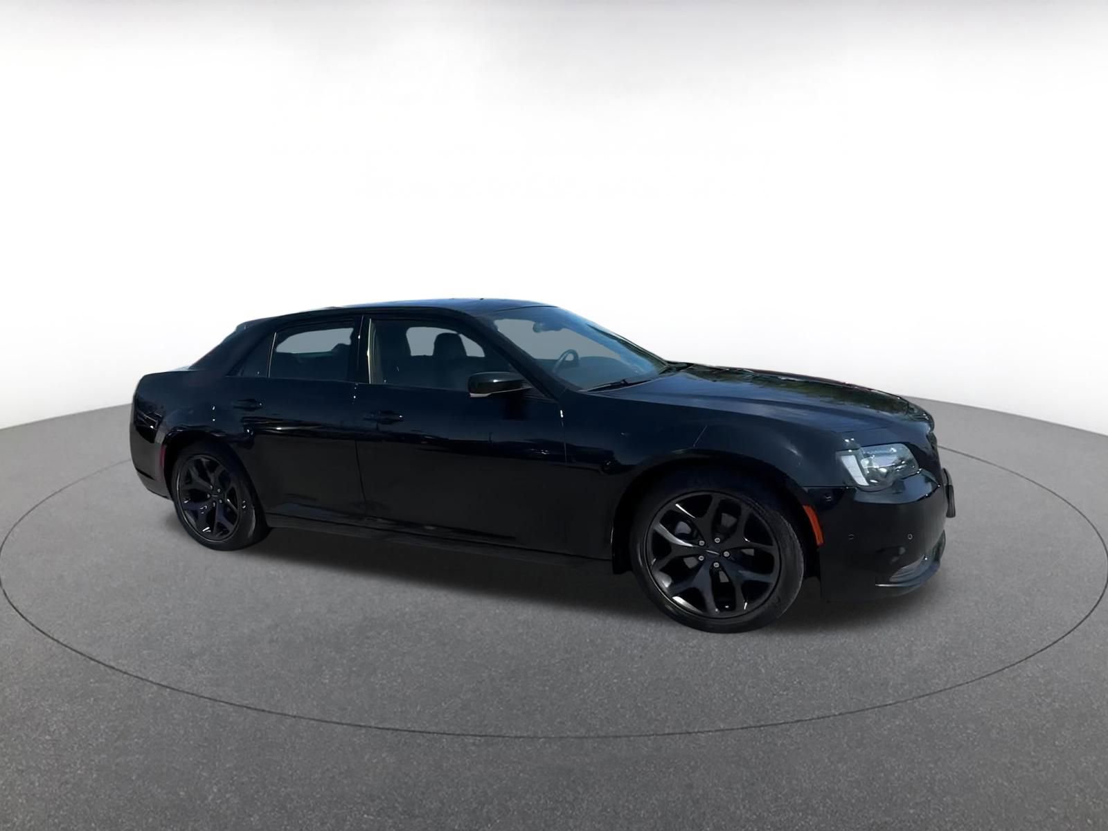 Thumbnail: 2022 Chrysler 300 - 2