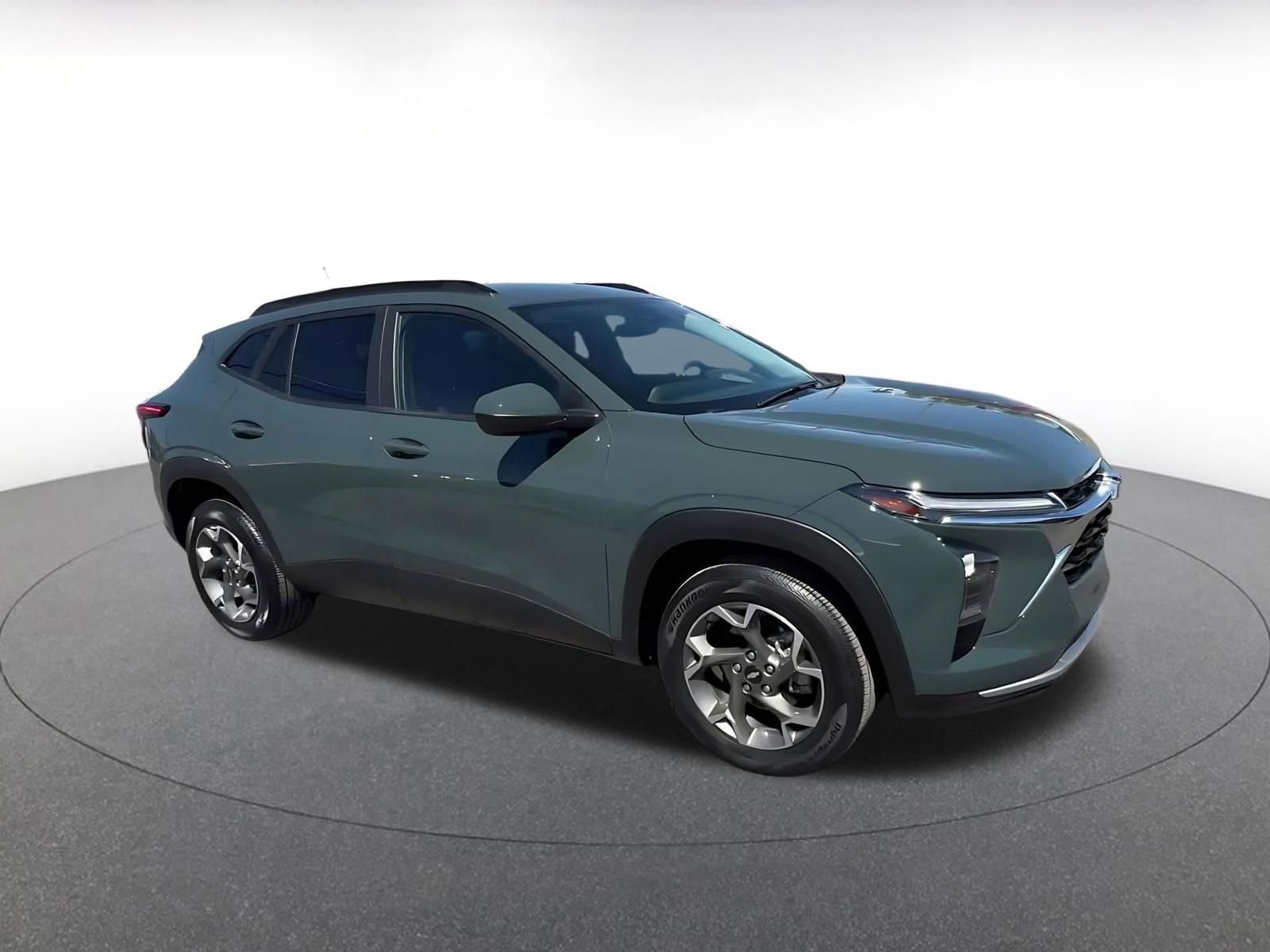 Thumbnail: 2025 Chevrolet Trax - 2