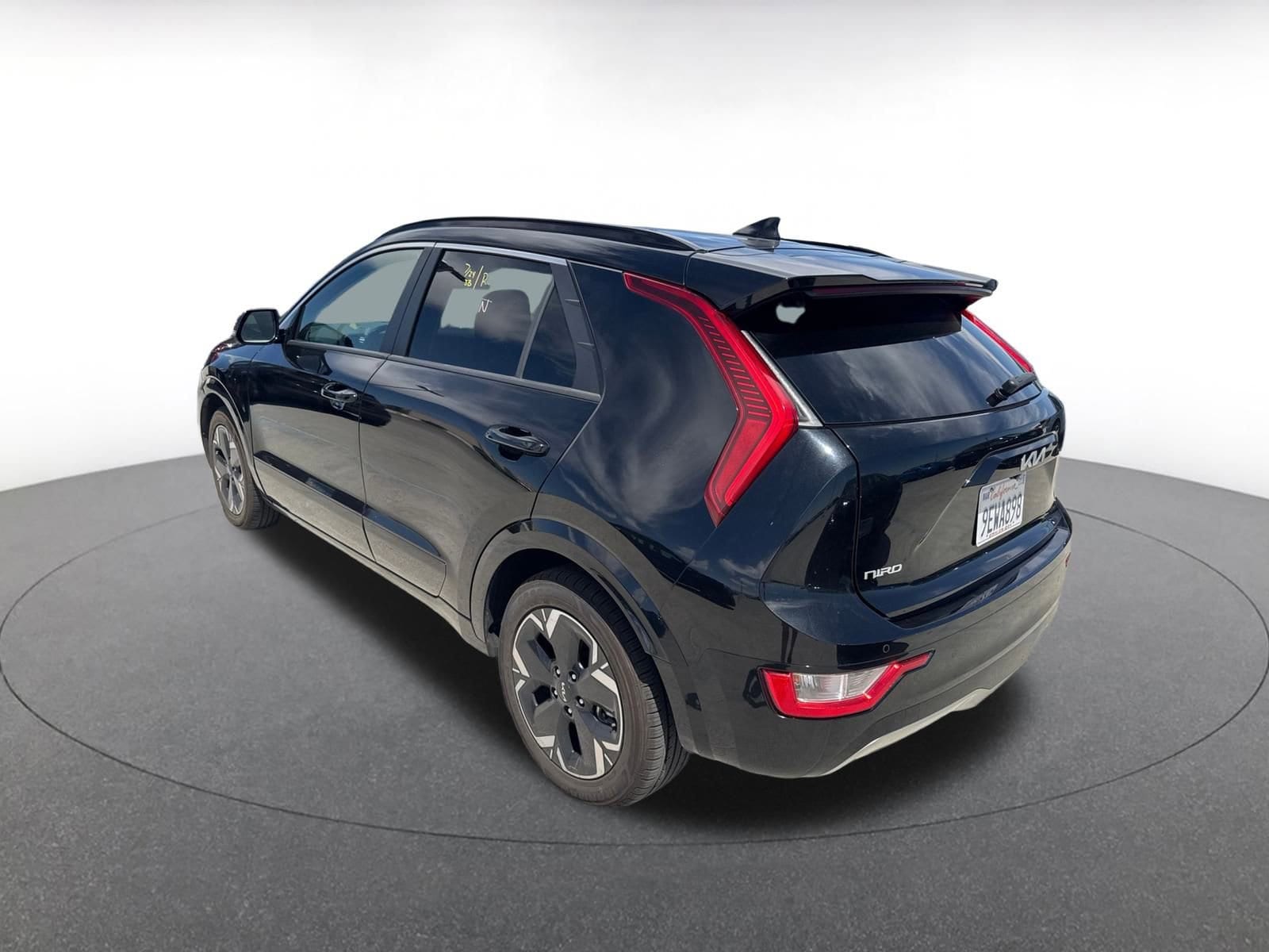 Thumbnail: 2023 Kia Niro - 4