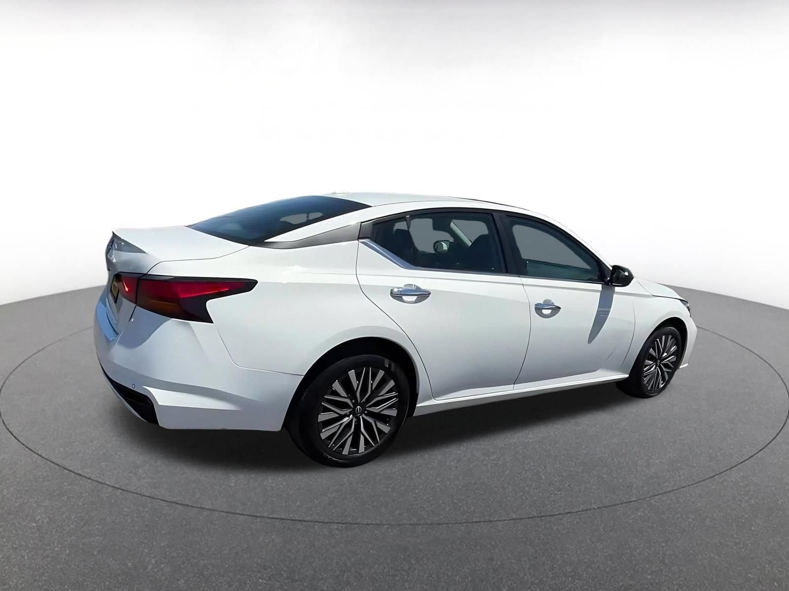 Thumbnail: 2025 Nissan Altima - 11