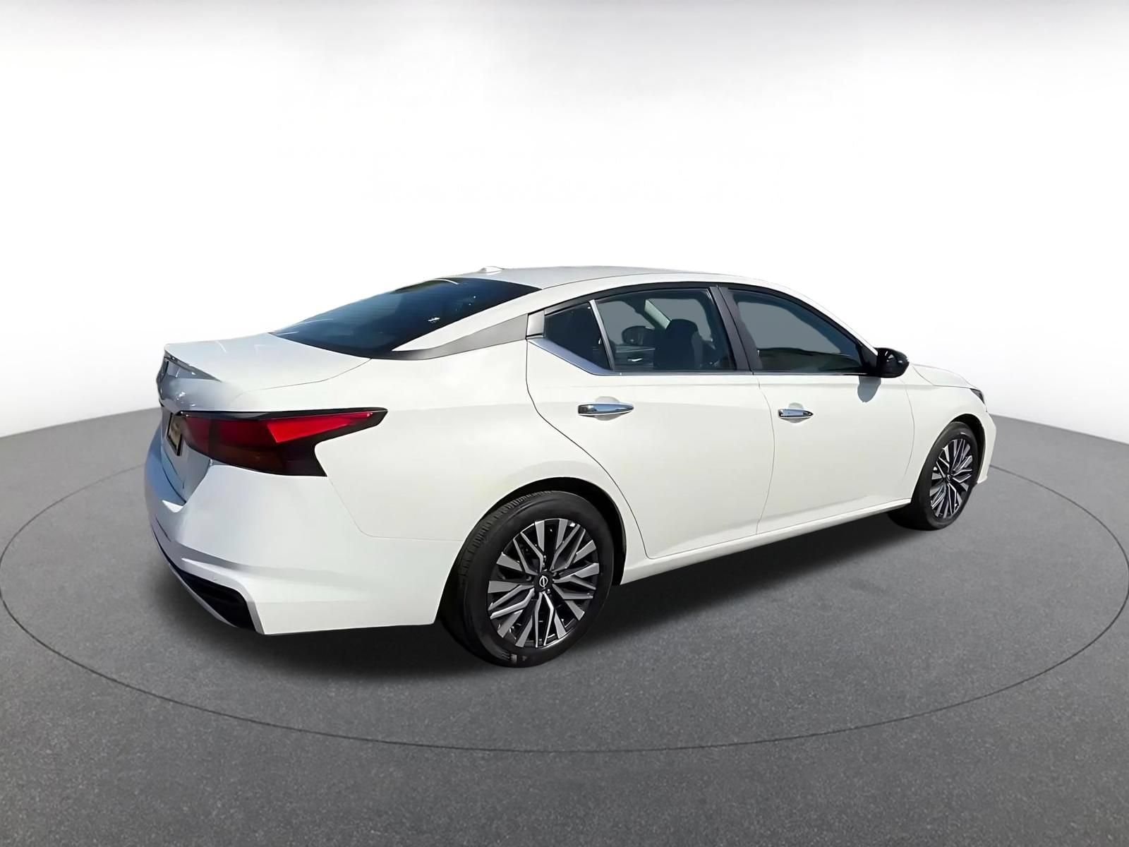 Thumbnail: 2025 Nissan Altima - 14