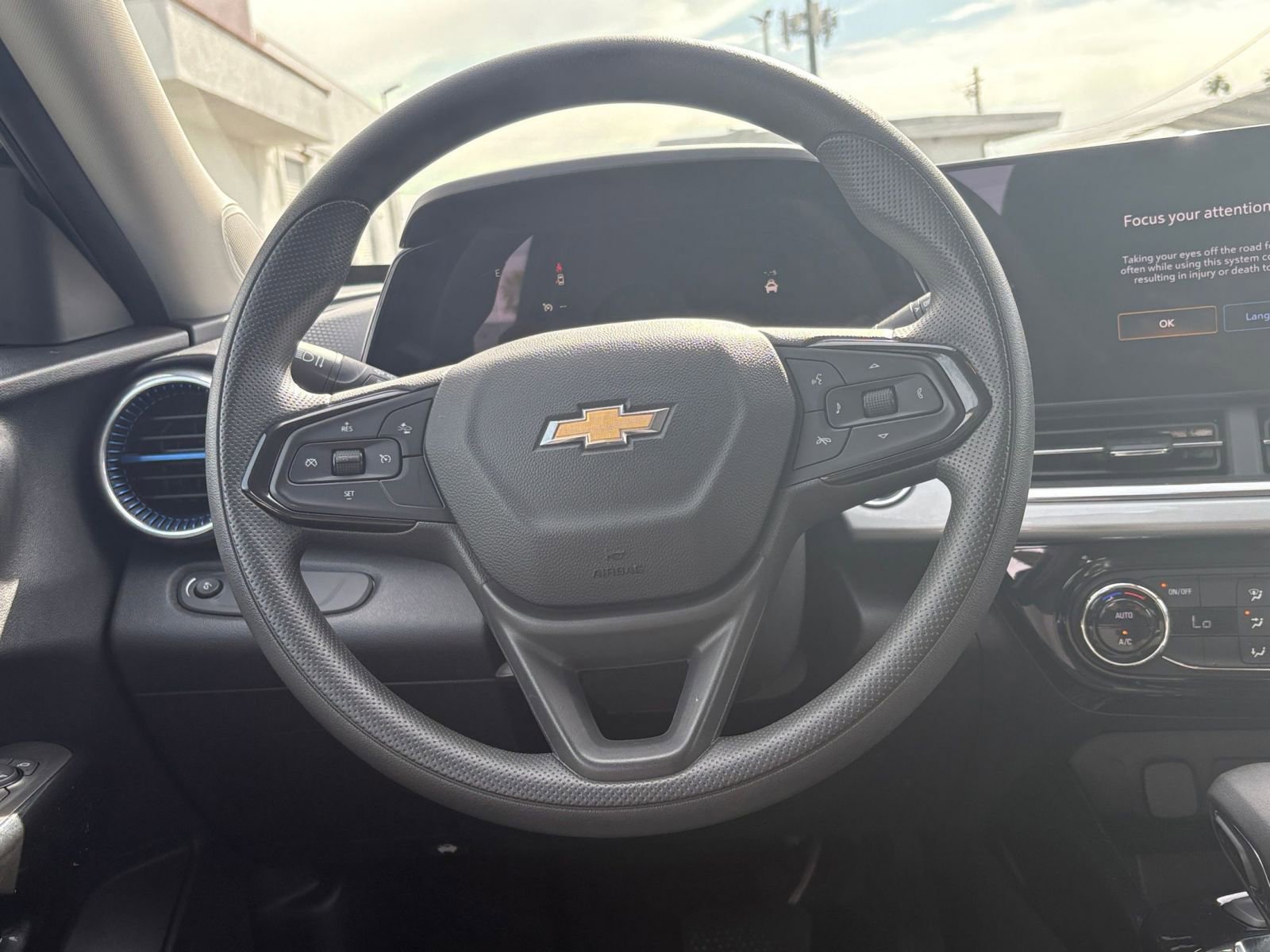 Thumbnail: 2025 Chevrolet Trax - 27