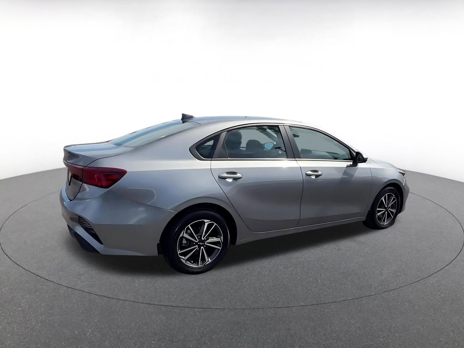 Thumbnail: 2023 Kia Forte - 14
