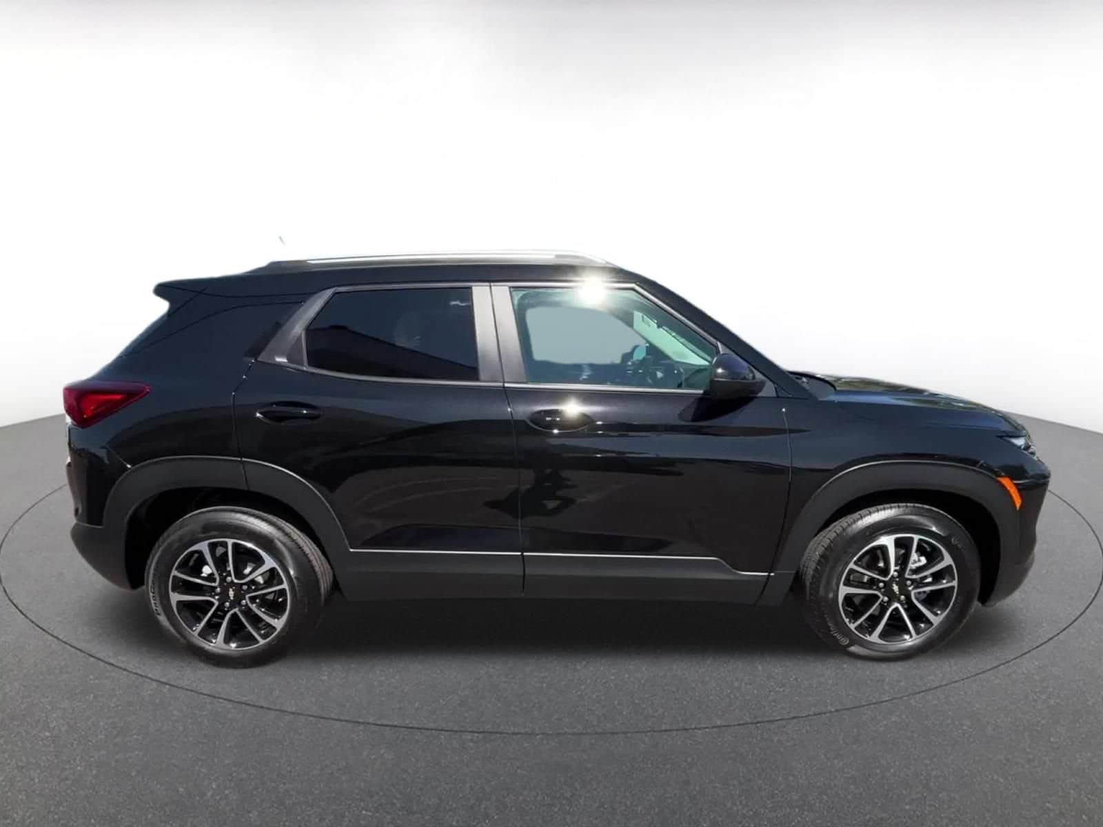 Thumbnail: 2025 Chevrolet TrailBlazer - 16