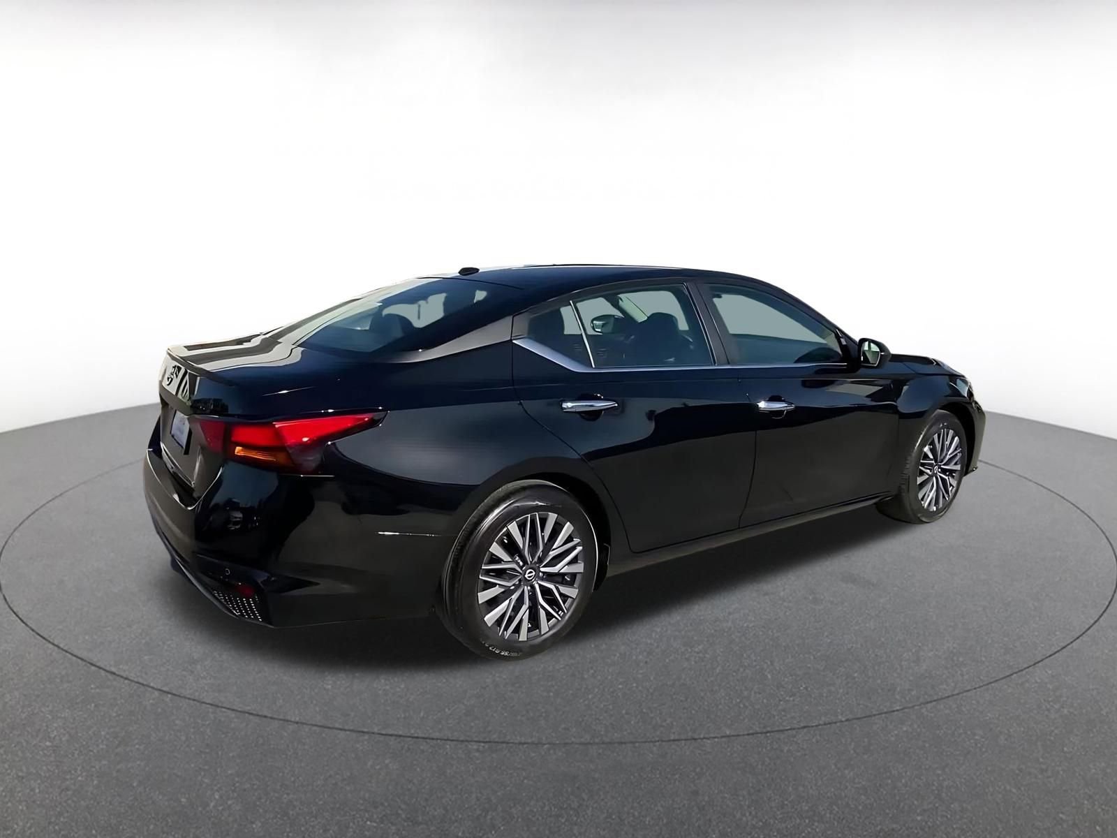 Thumbnail: 2025 Nissan Altima - 15