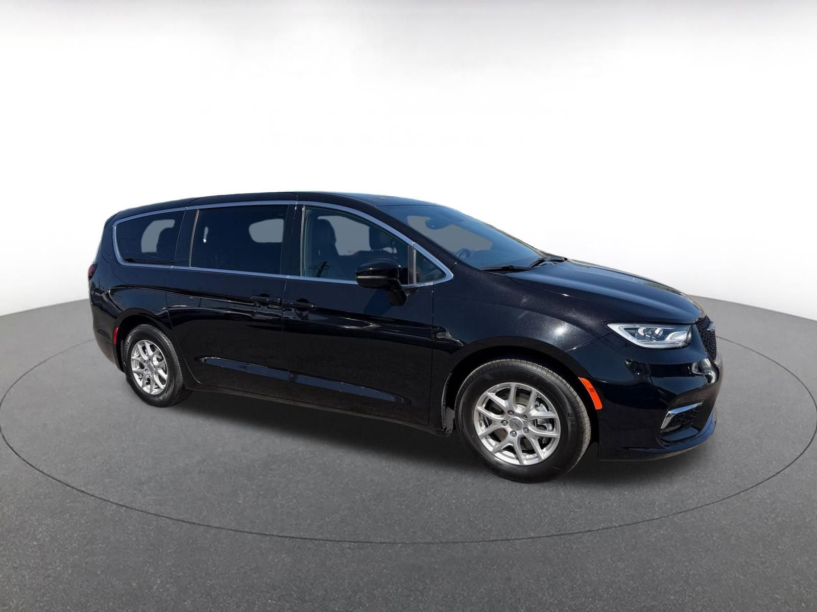 Thumbnail: 2025 Chrysler Pacifica - 1