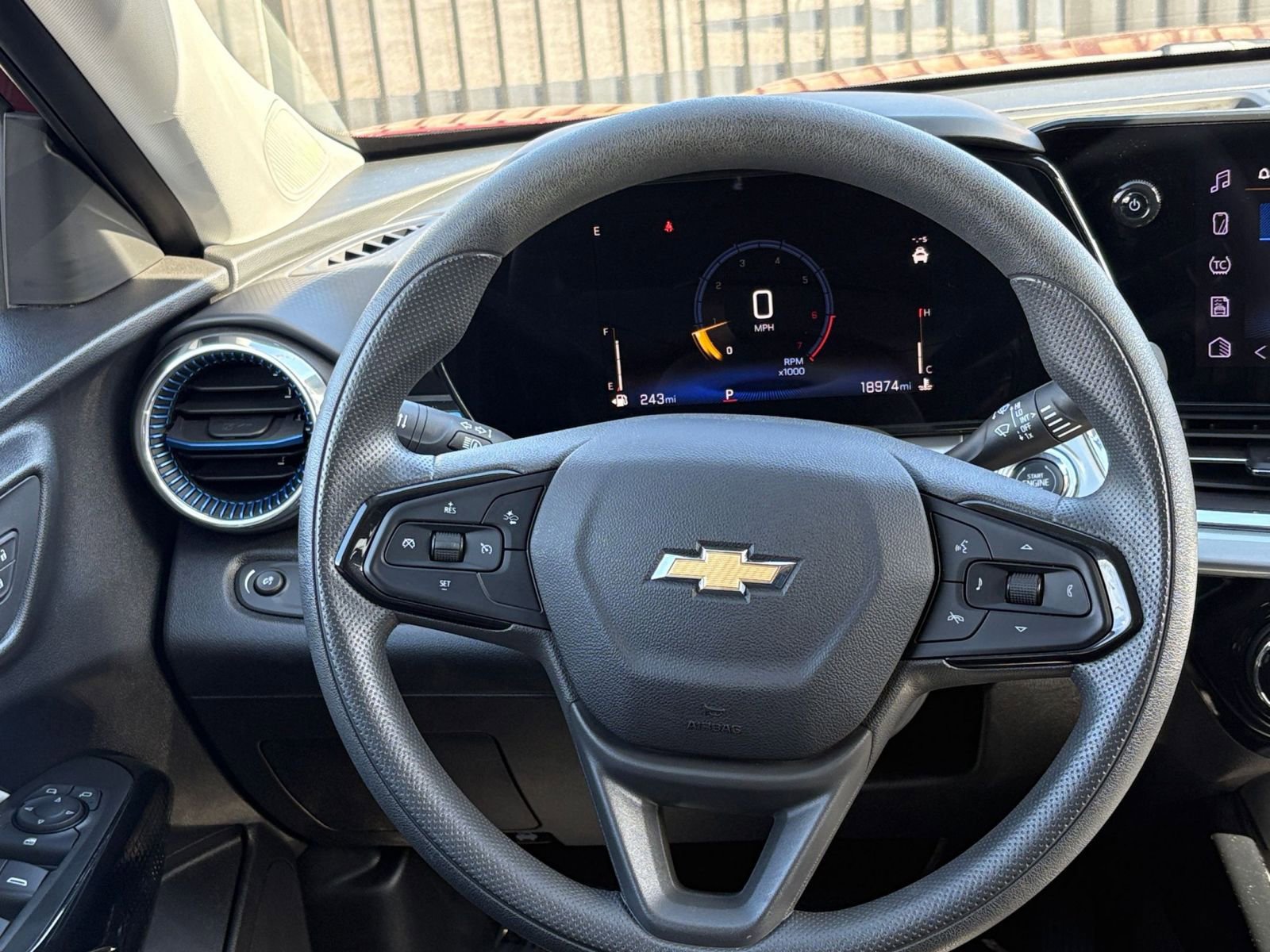 Thumbnail: 2025 Chevrolet Trax - 33